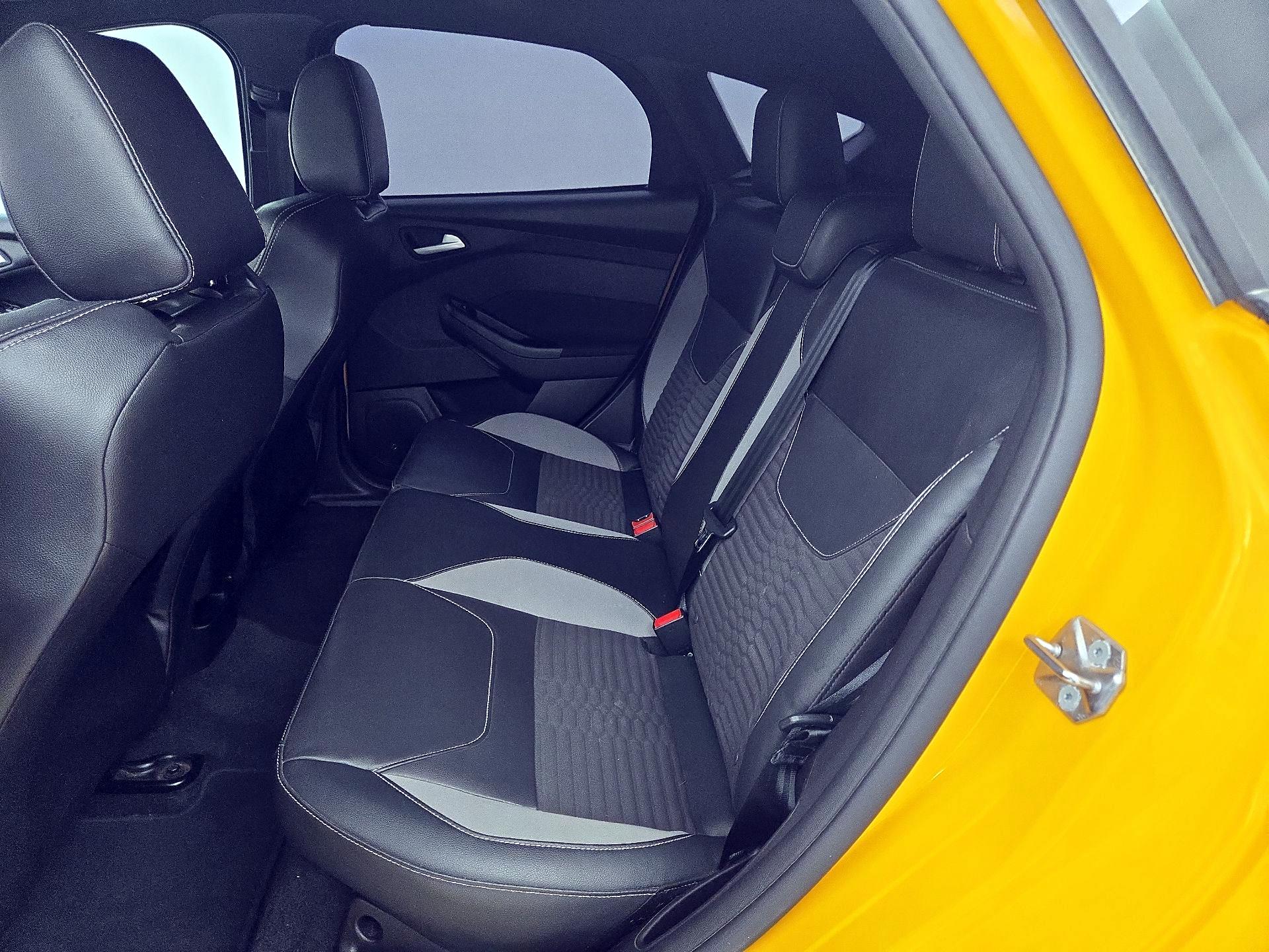 Thumbnail: 2015 Ford Focus - 19