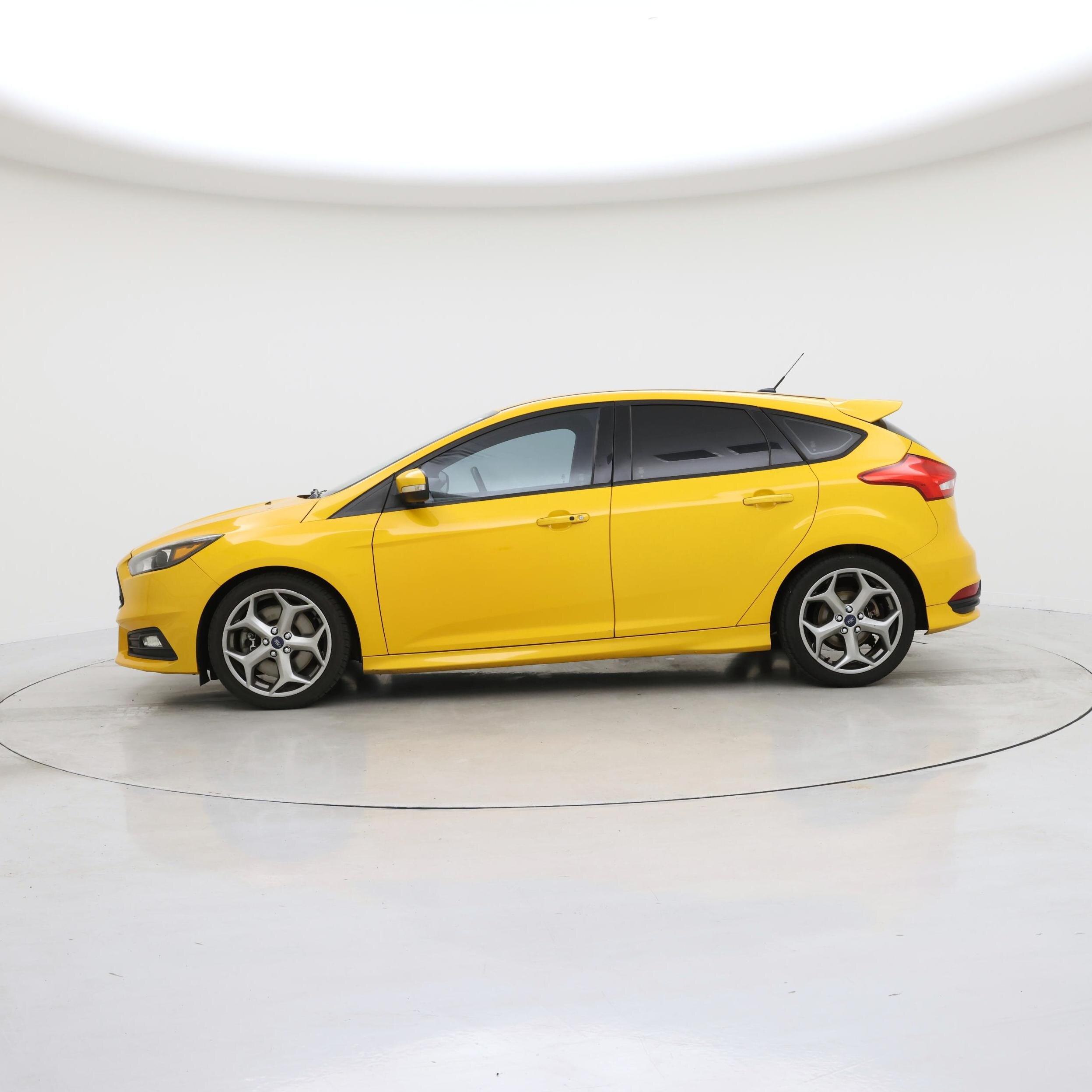 Thumbnail: 2015 Ford Focus - 3