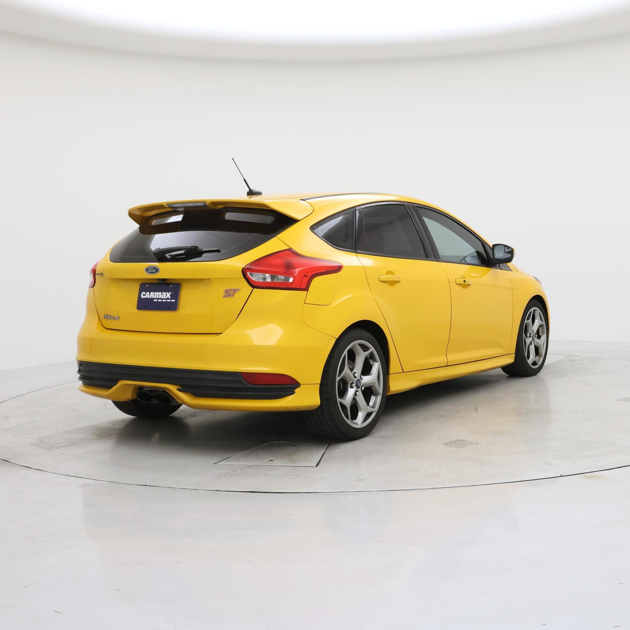 Thumbnail: 2015 Ford Focus - 8