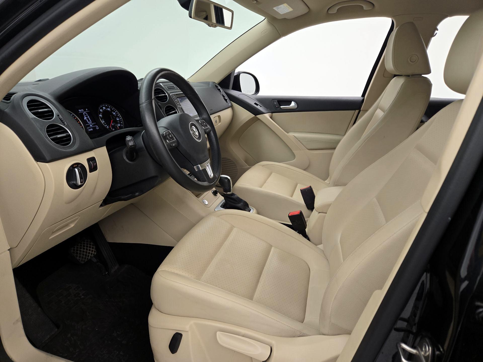 Thumbnail: 2017 Volkswagen Tiguan - 11