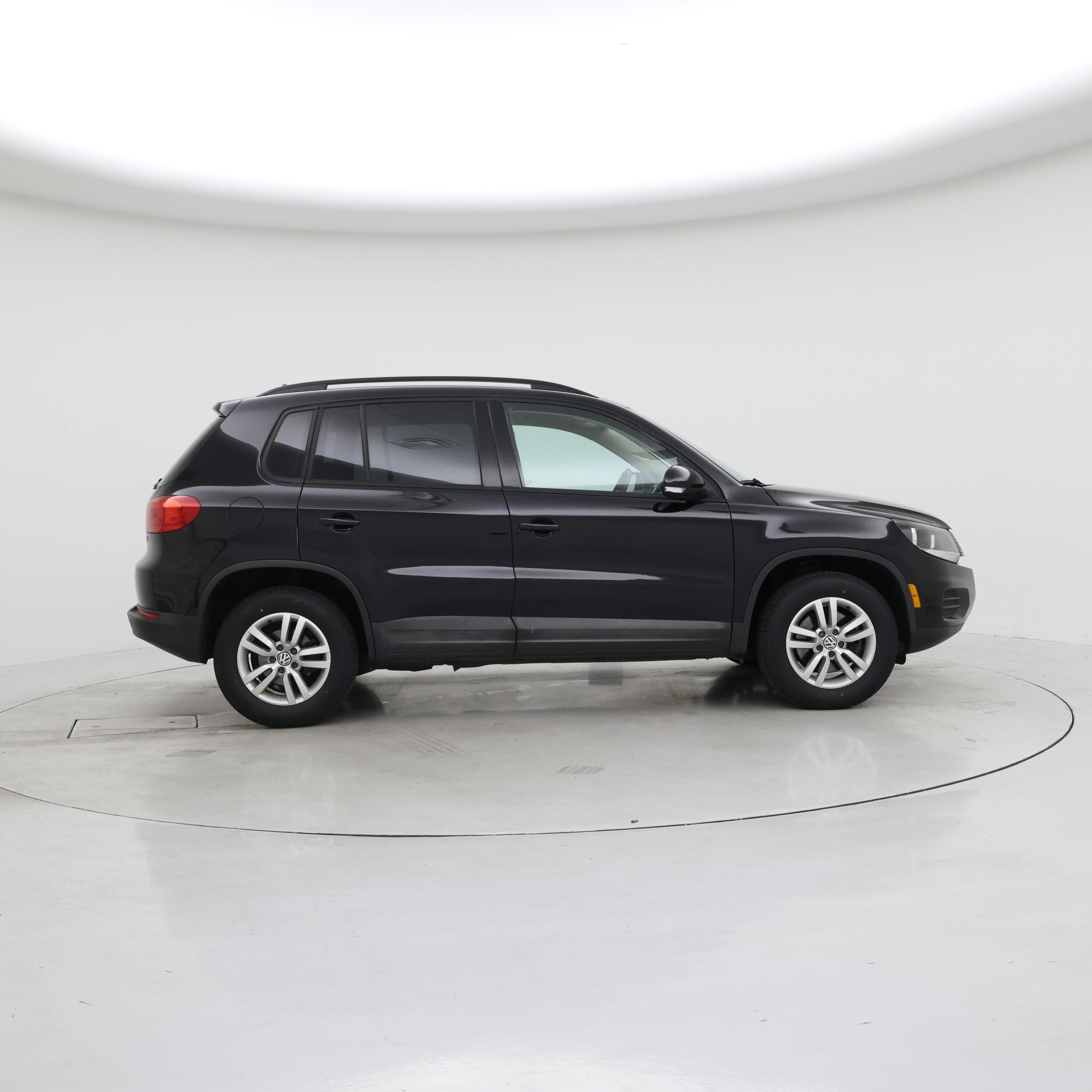 Thumbnail: 2017 Volkswagen Tiguan - 7