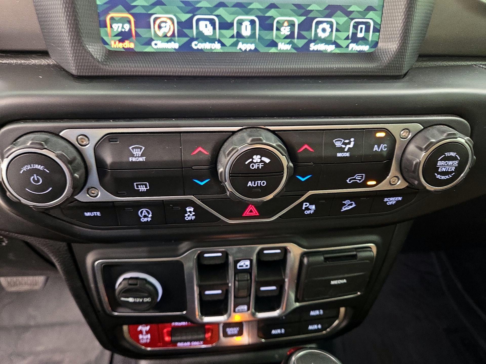 Thumbnail: 2020 Jeep Wrangler - 17