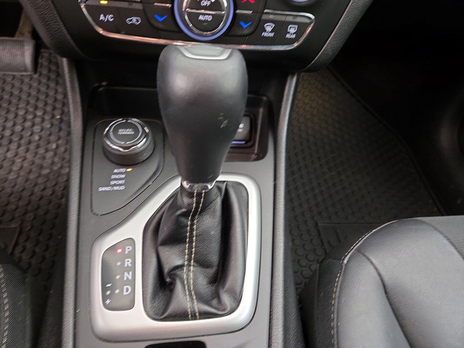 Thumbnail: 2018 Jeep Cherokee - 17