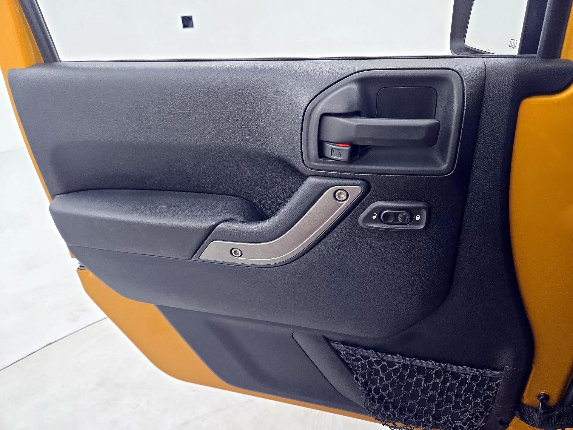 Thumbnail: 2014 Jeep Wrangler - 12