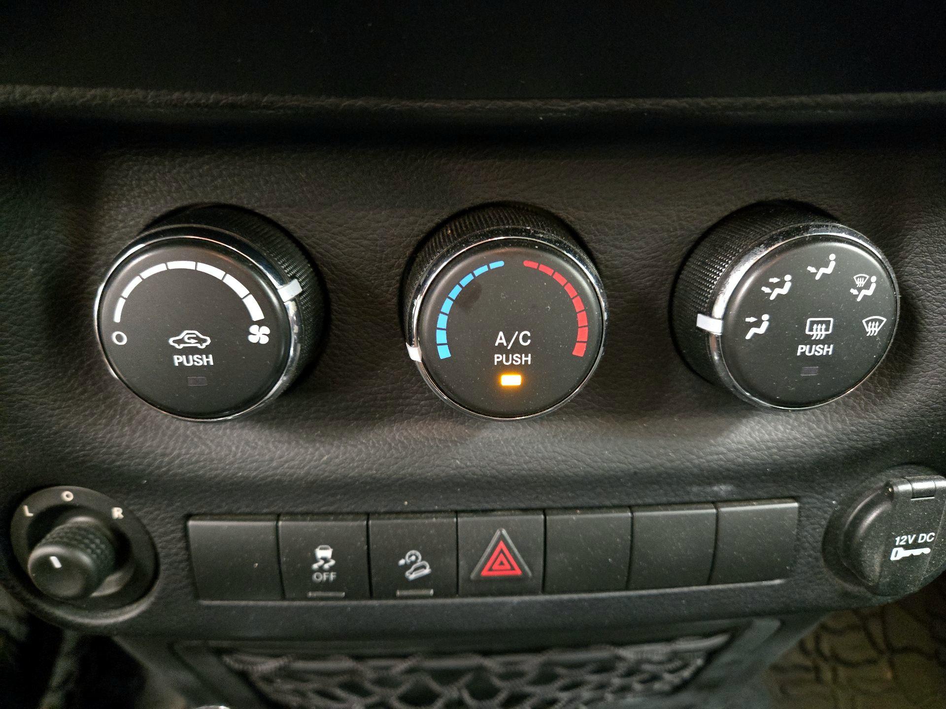 Thumbnail: 2014 Jeep Wrangler - 14