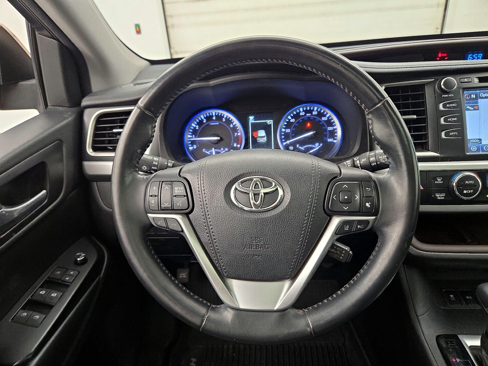 Thumbnail: 2017 Toyota Highlander - 10