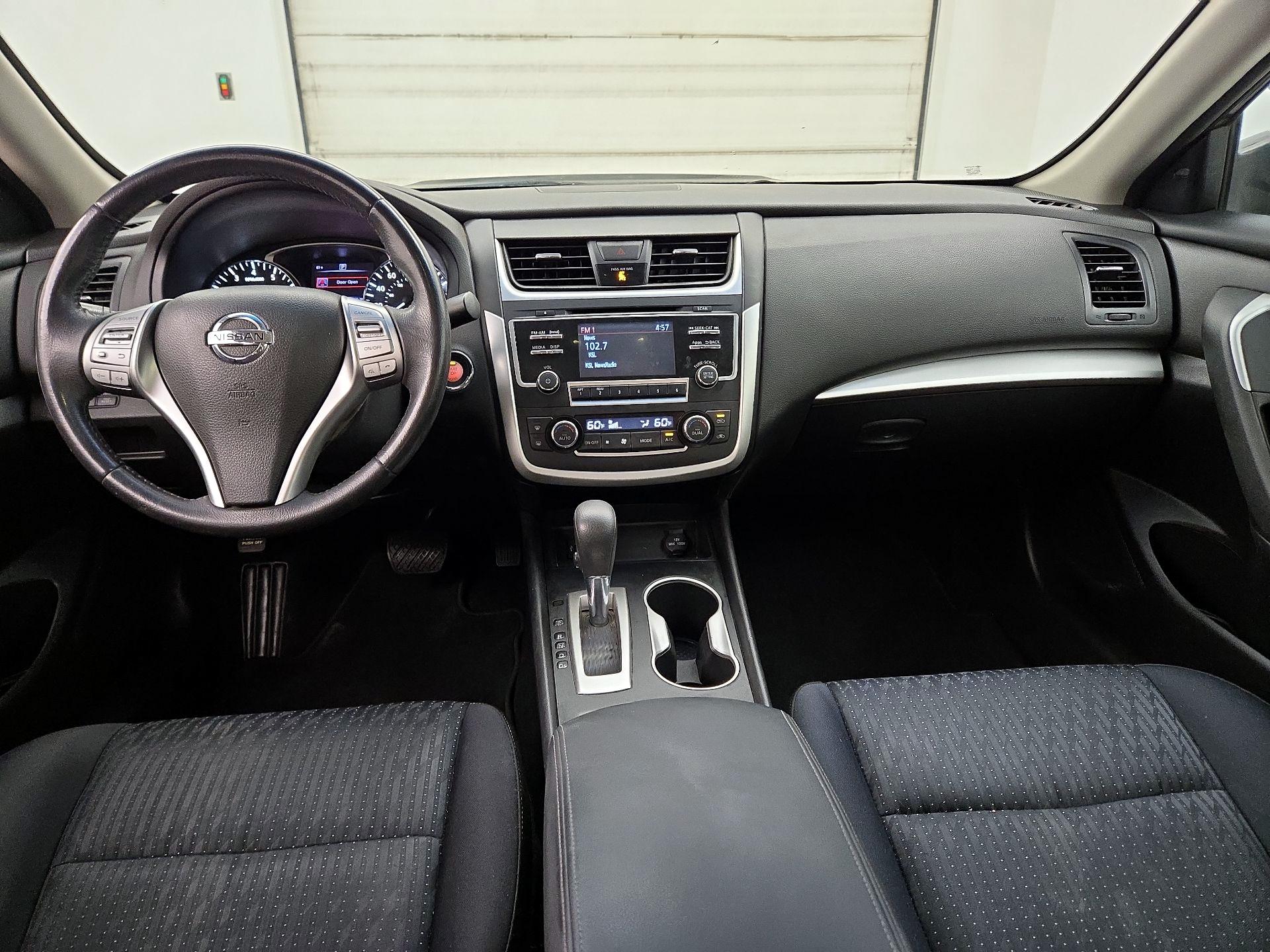 Thumbnail: 2016 Nissan Altima - 9