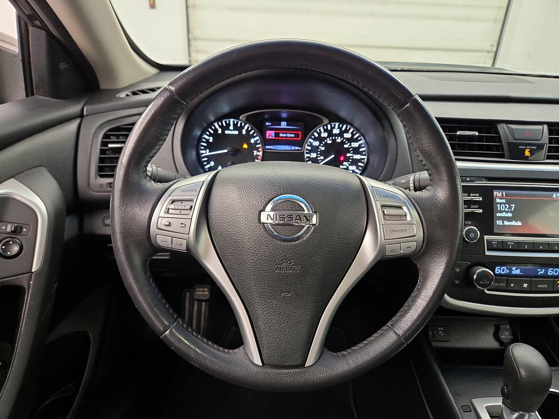 Thumbnail: 2016 Nissan Altima - 10