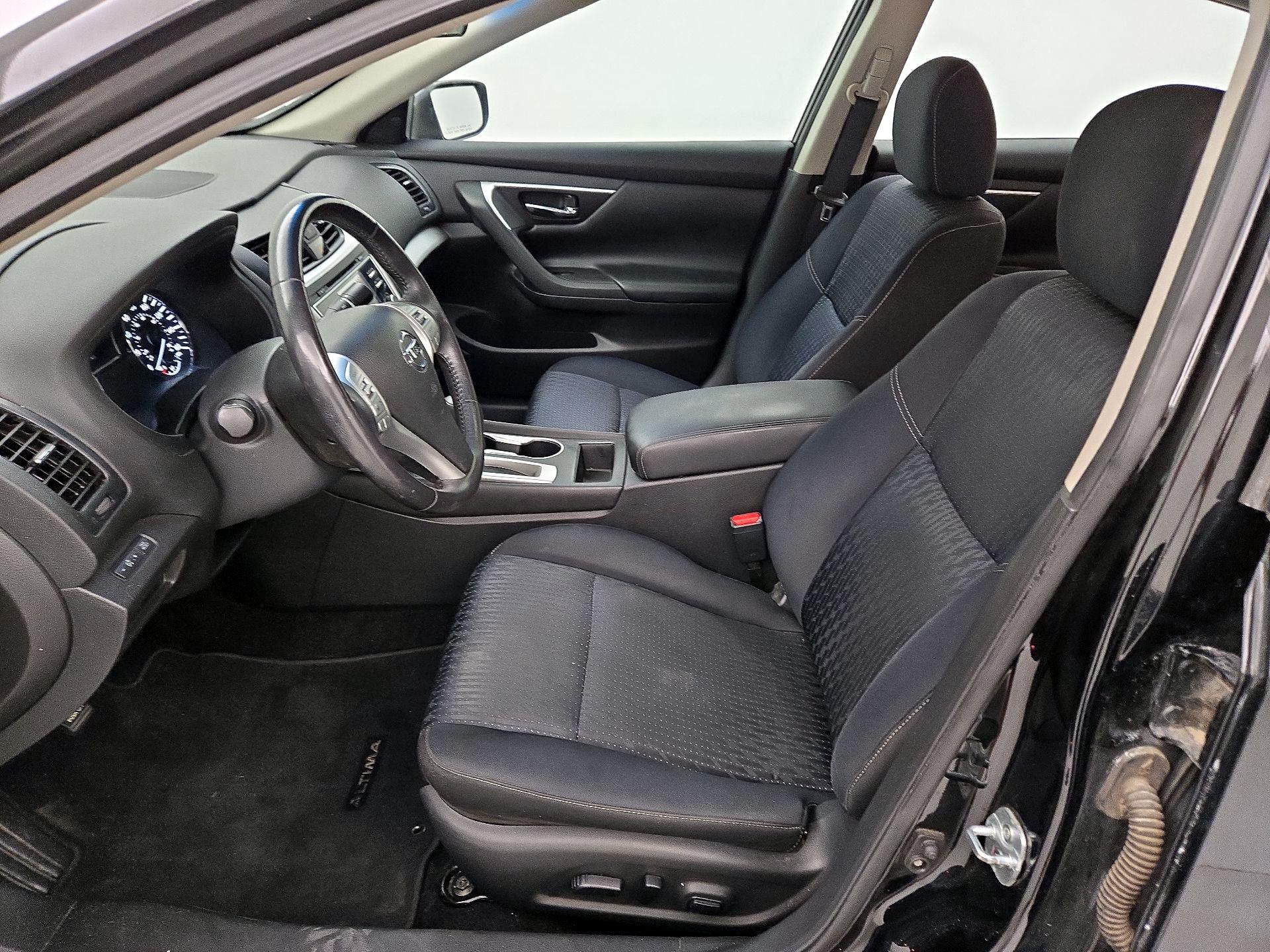 Thumbnail: 2016 Nissan Altima - 11