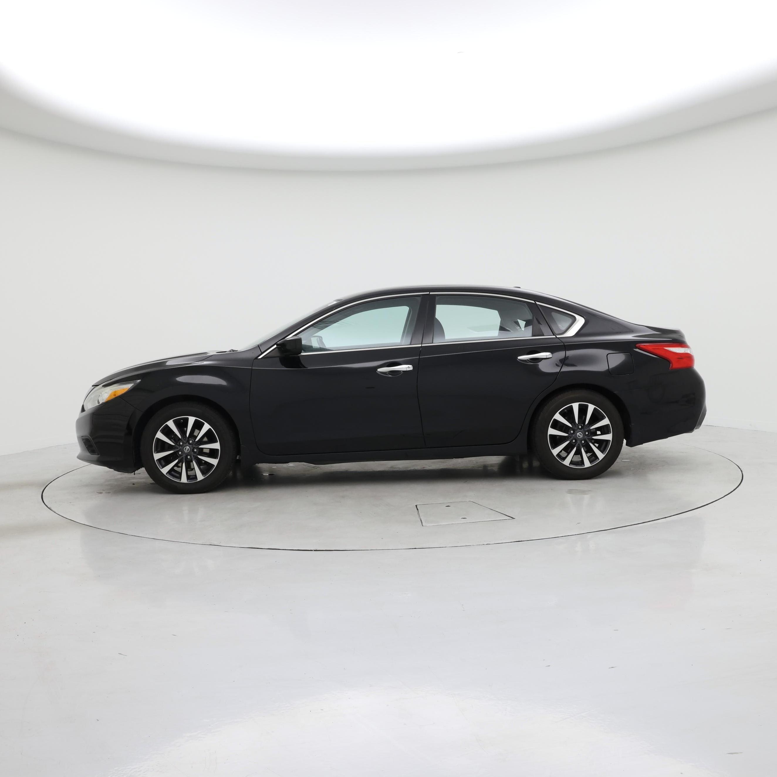 Thumbnail: 2016 Nissan Altima - 3