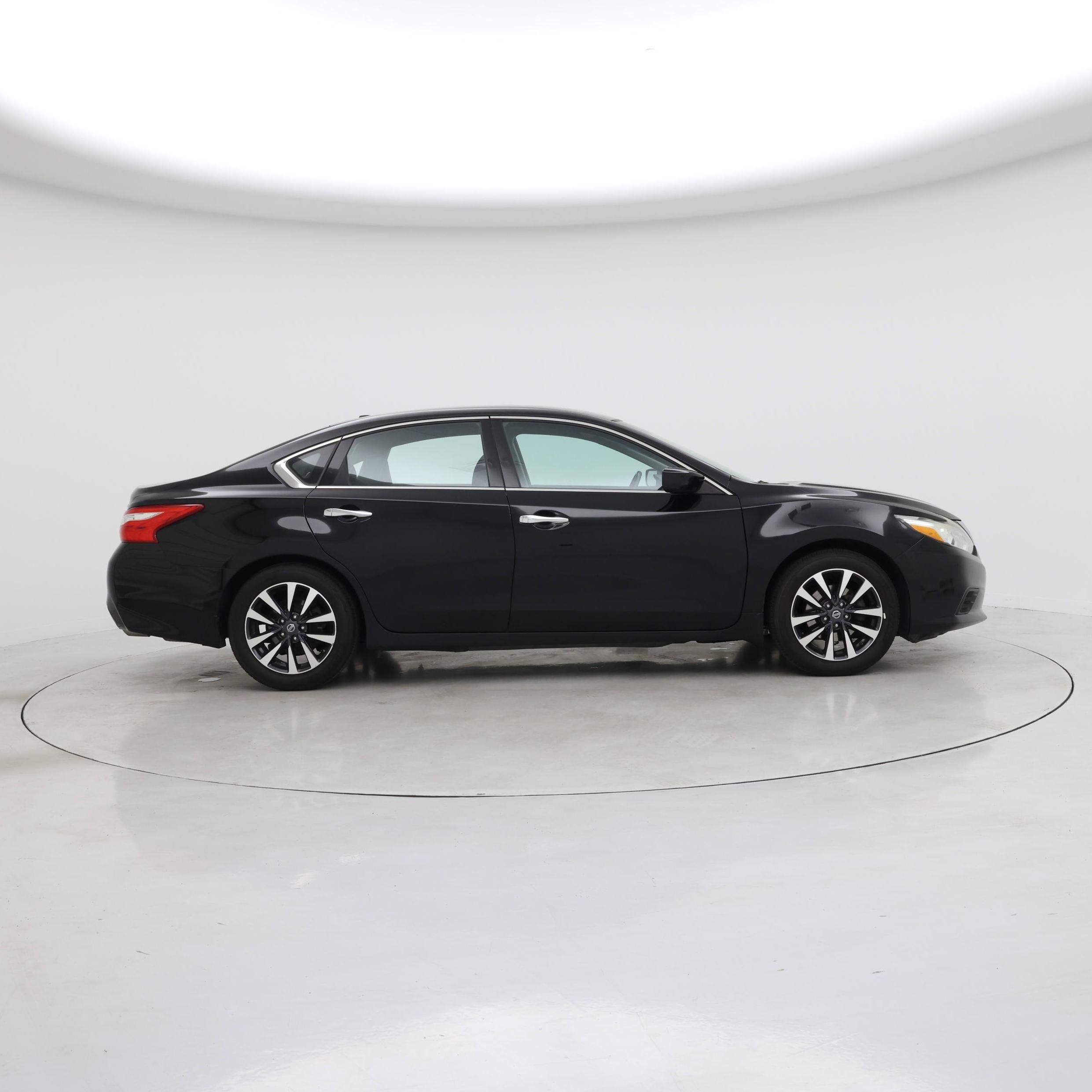 Thumbnail: 2016 Nissan Altima - 7