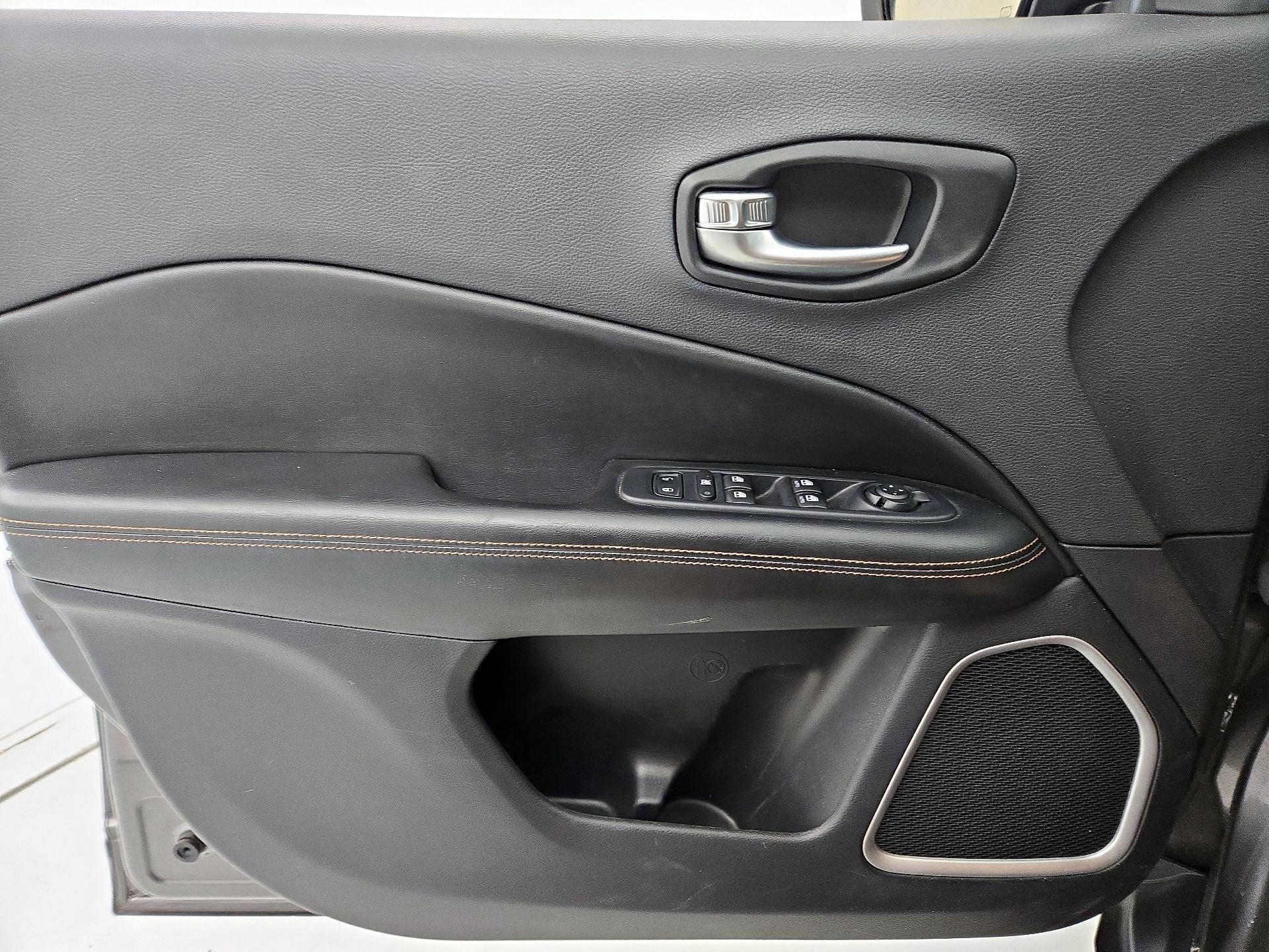 Thumbnail: 2021 Jeep Compass - 12