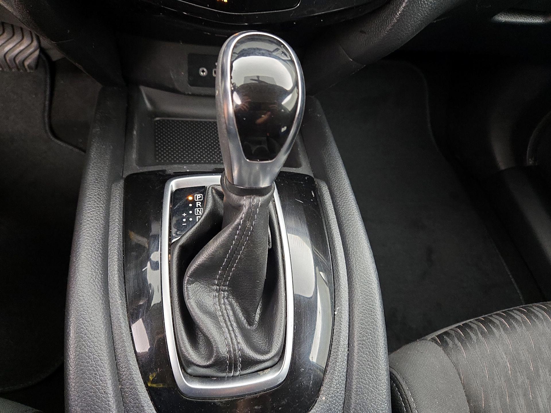 Thumbnail: 2018 Nissan Rogue - 17