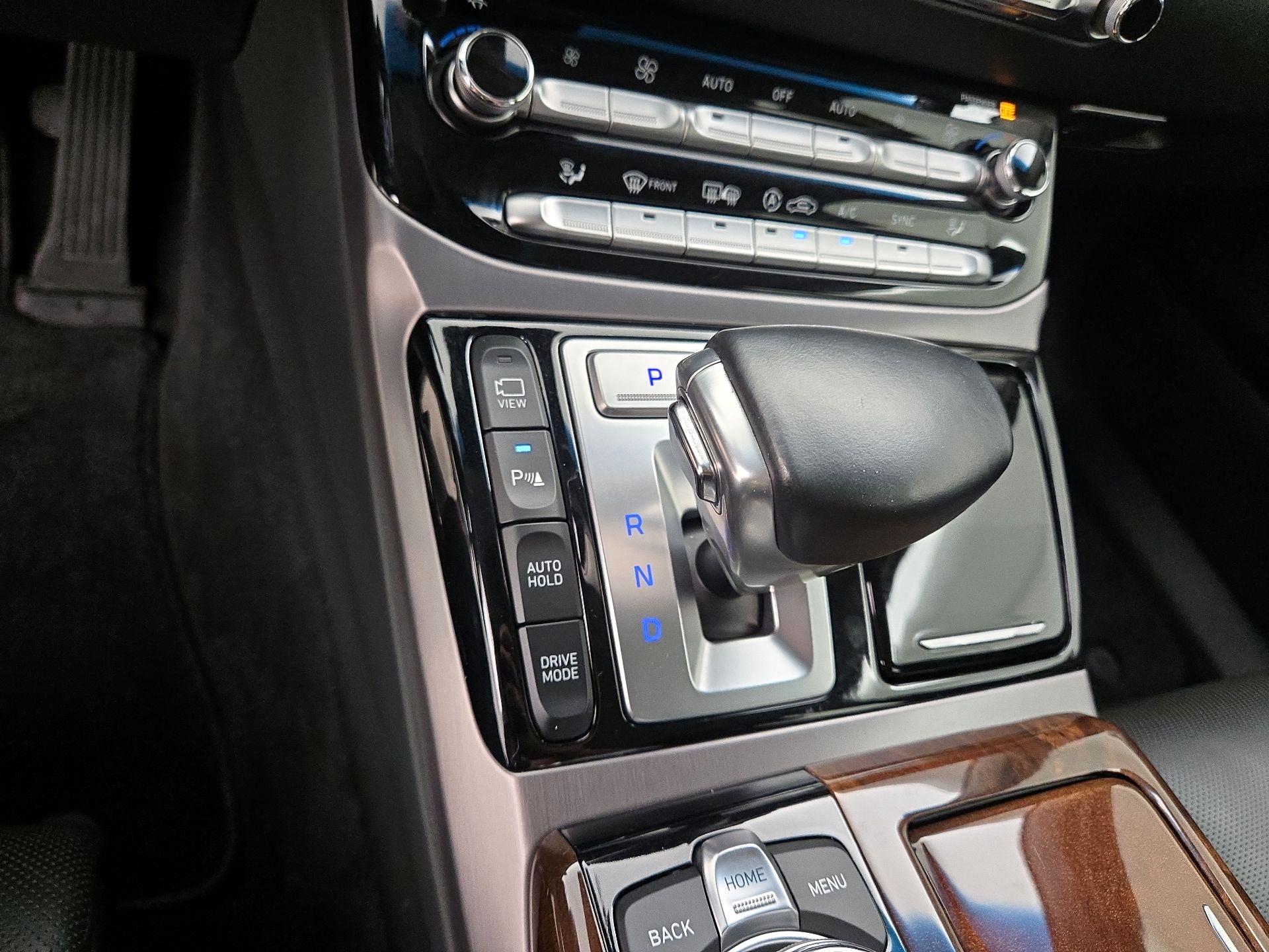 Thumbnail: 2019 Genesis G90 - 18
