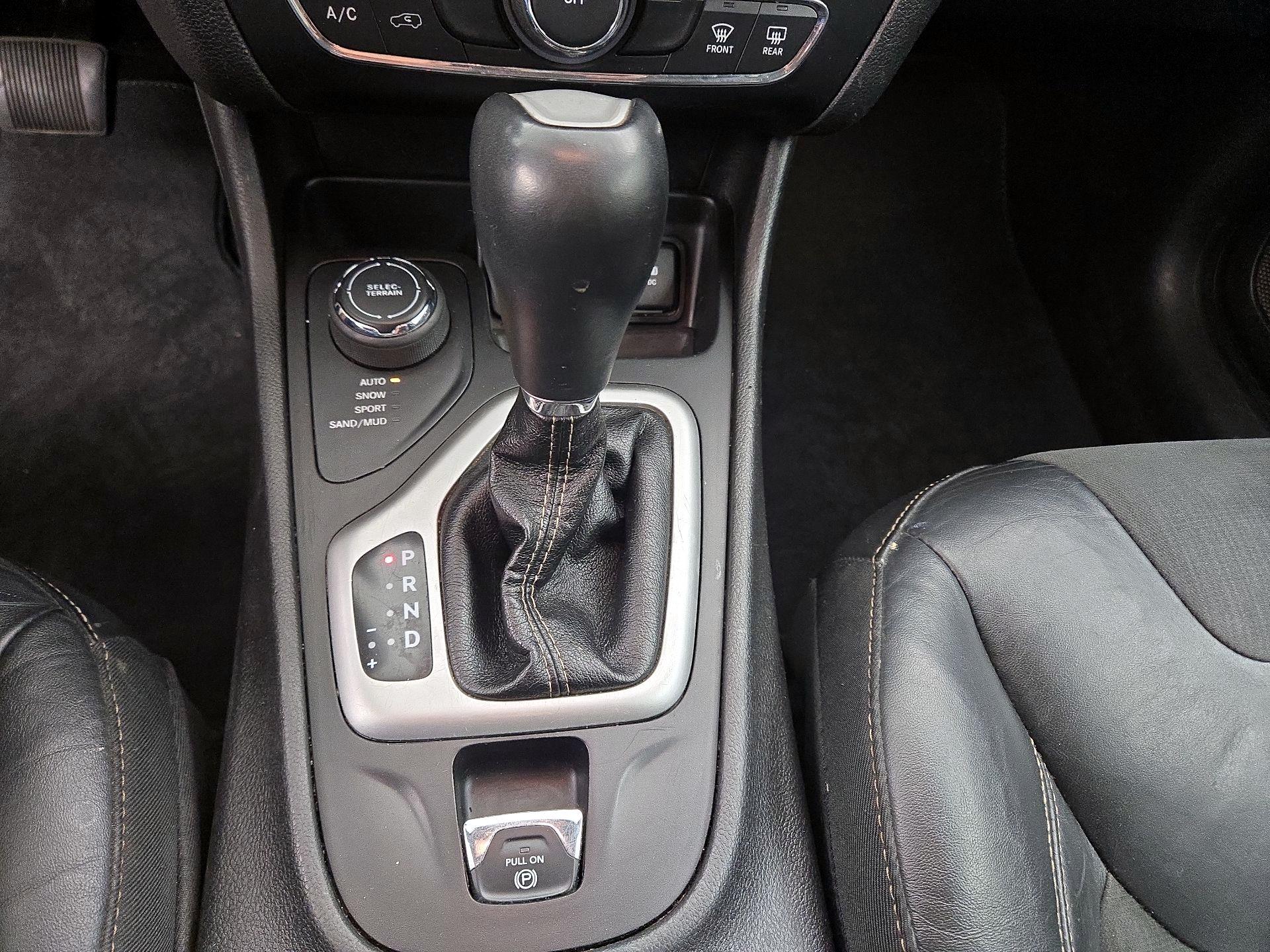 Thumbnail: 2018 Jeep Cherokee - 17