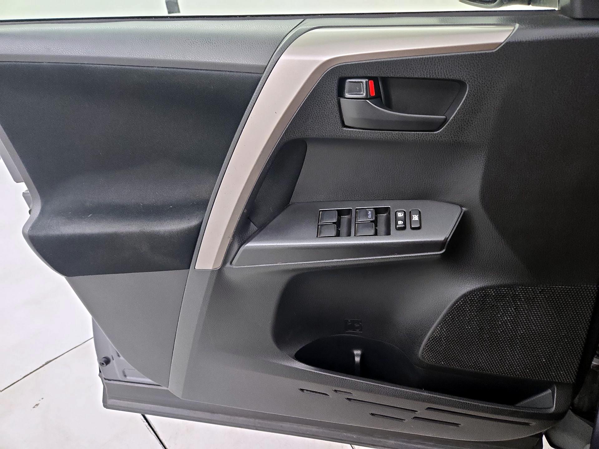 Thumbnail: 2018 Toyota RAV4 - 12