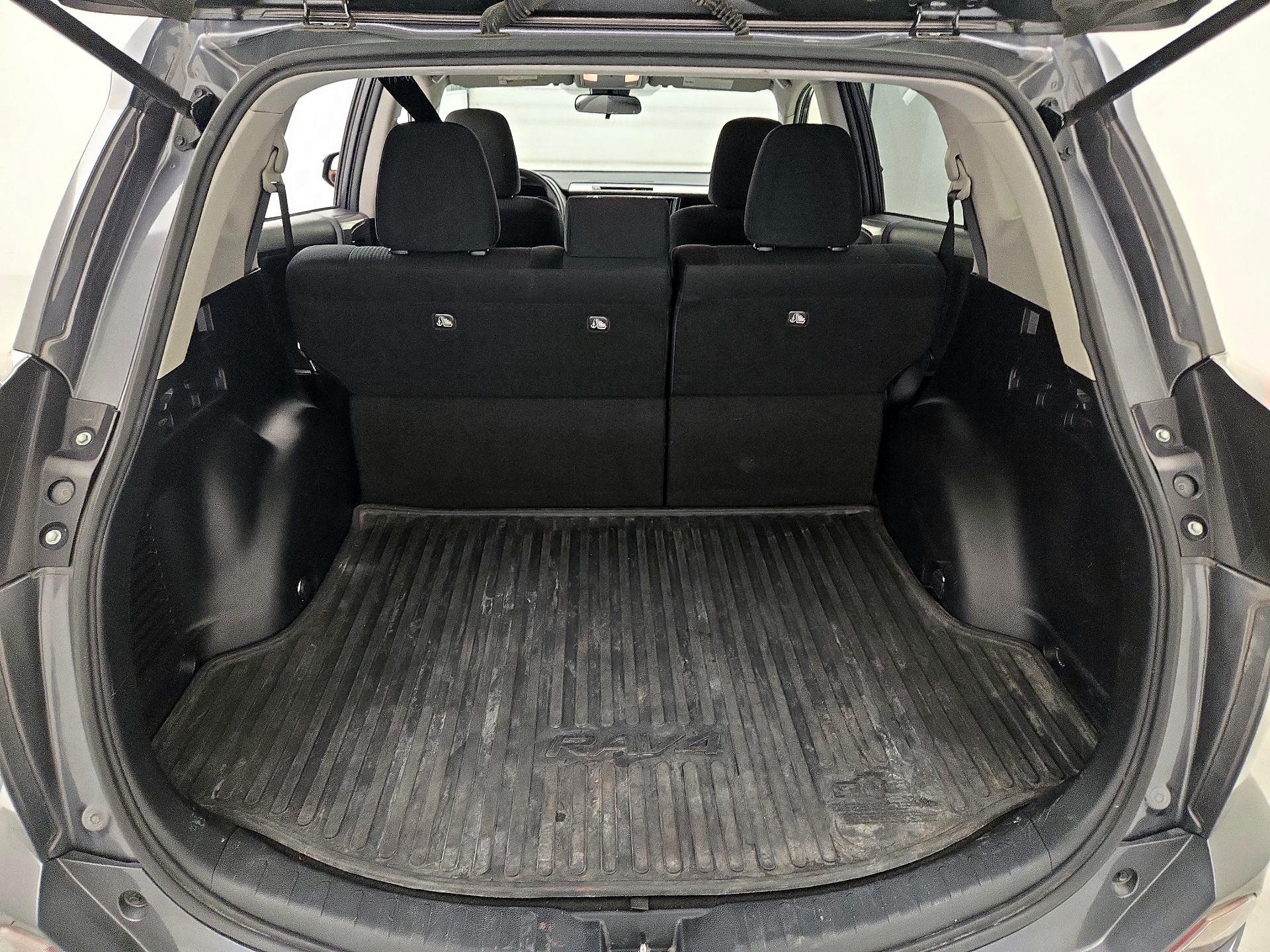 Thumbnail: 2018 Toyota RAV4 - 20