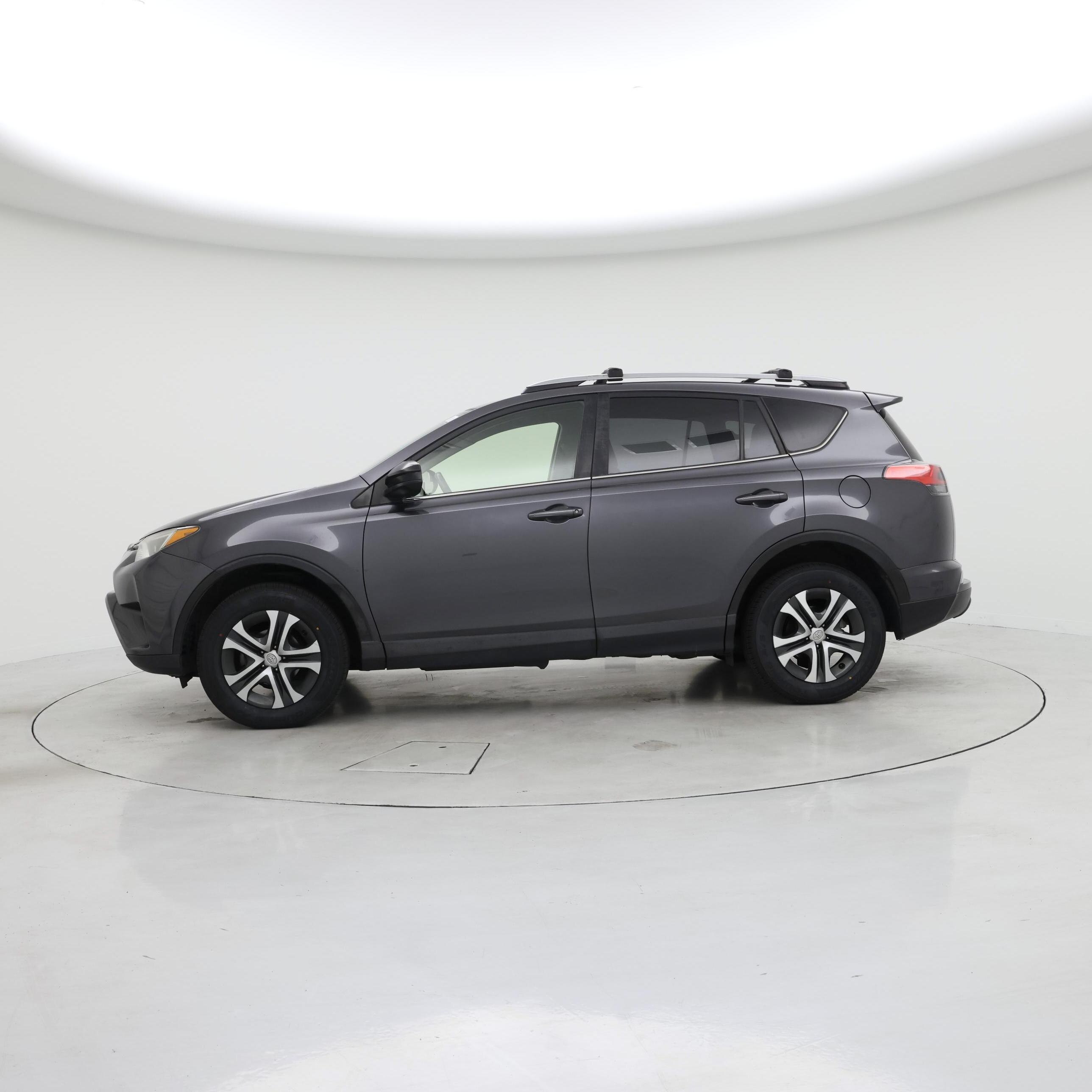 Thumbnail: 2018 Toyota RAV4 - 3