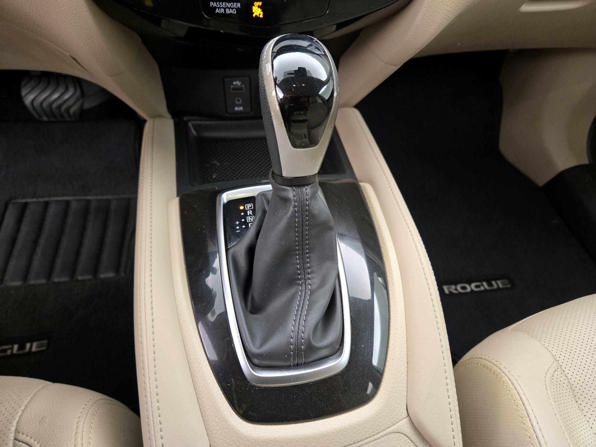Thumbnail: 2017 Nissan Rogue - 18