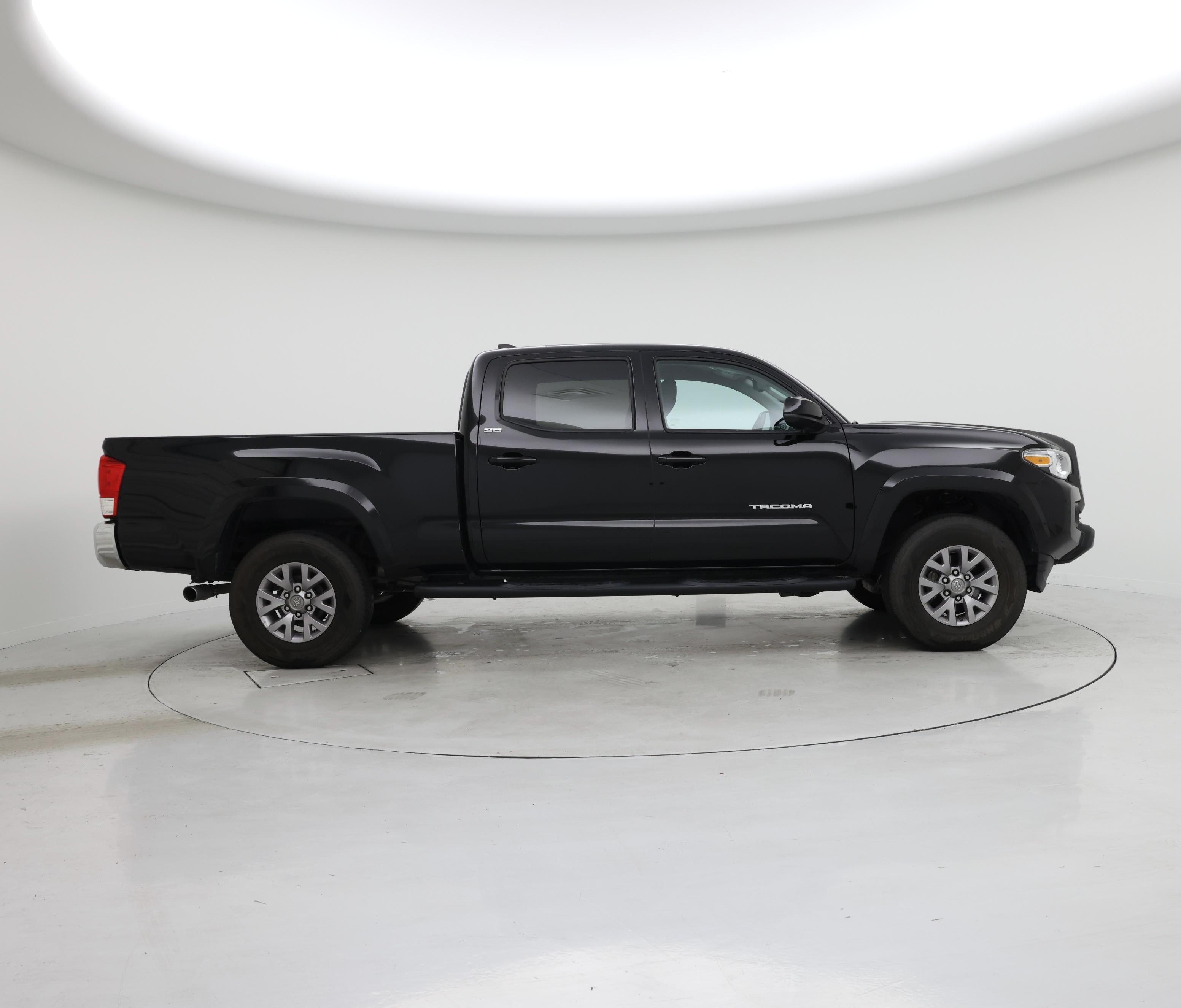 Thumbnail: 2017 Toyota Tacoma - 7