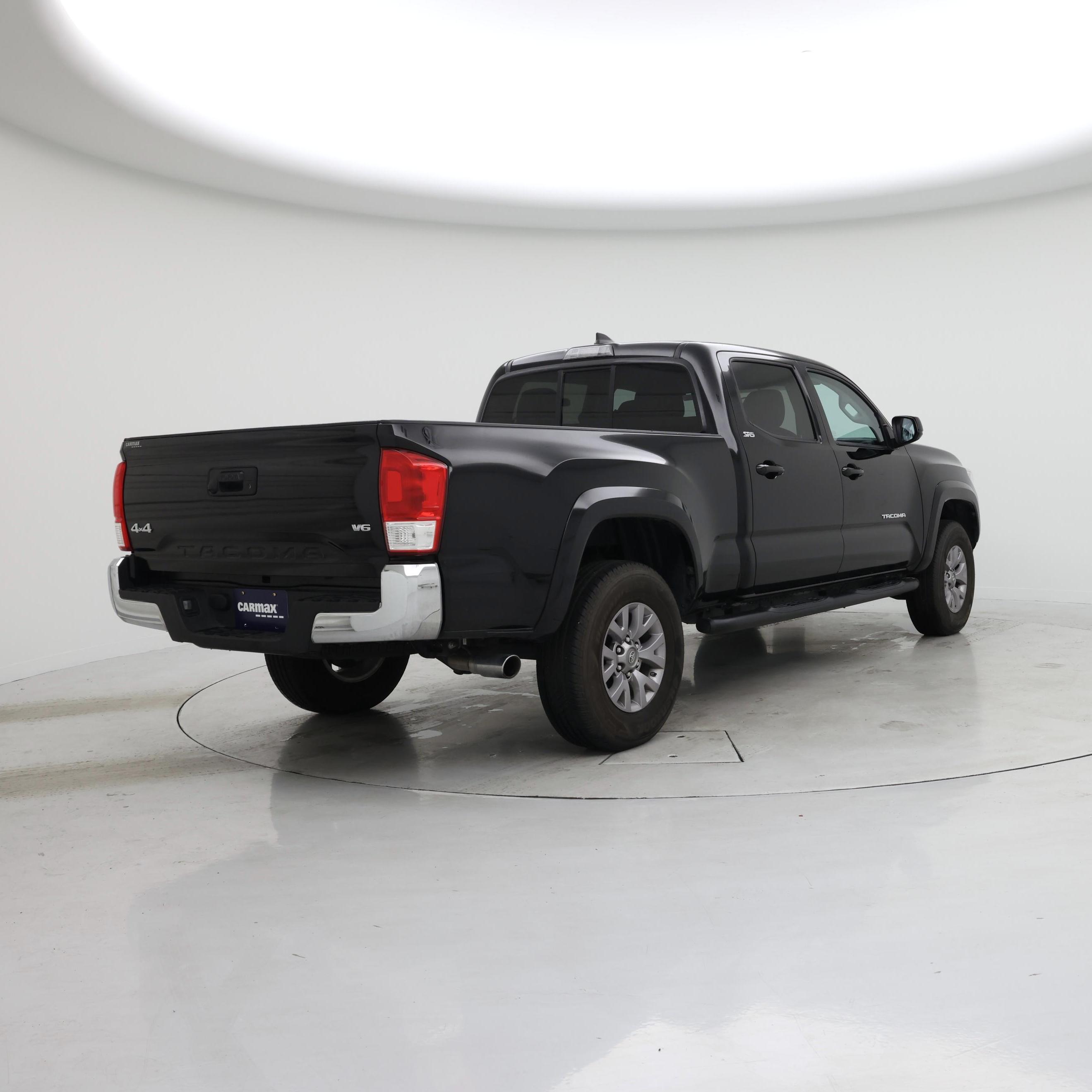 Thumbnail: 2017 Toyota Tacoma - 8