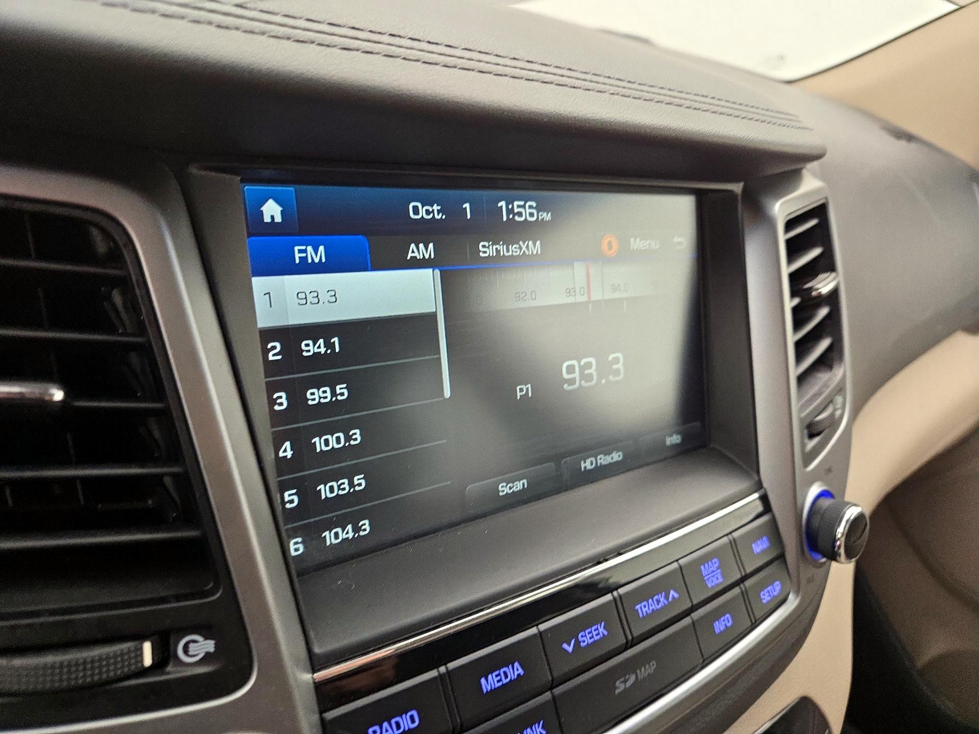Thumbnail: 2016 Hyundai Tucson - 16