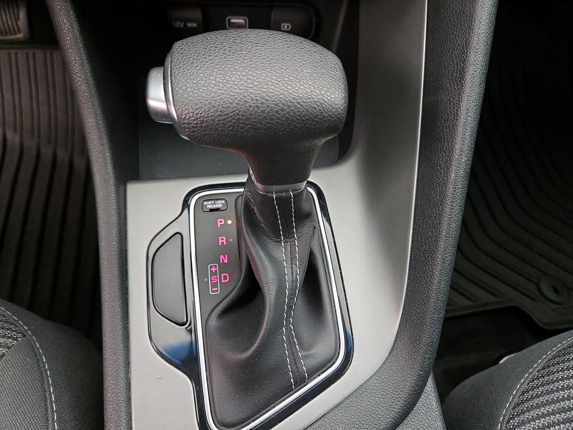 Thumbnail: 2022 Kia Niro - 17