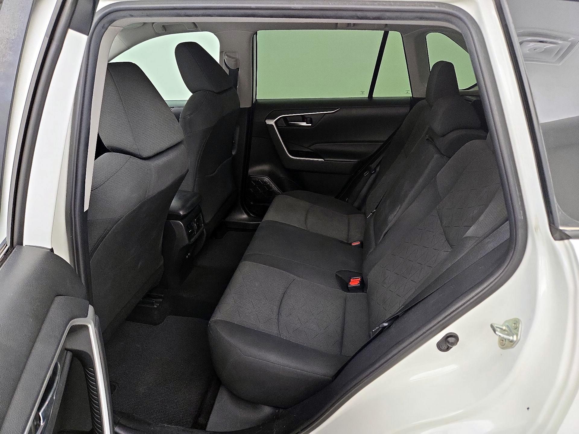 Thumbnail: 2020 Toyota RAV4 - 19