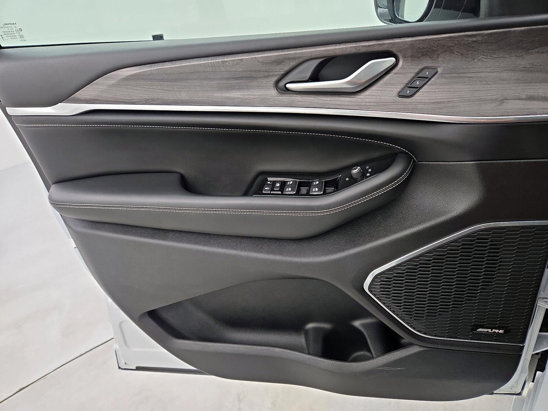Thumbnail: 2024 Jeep Grand Cherokee - 12