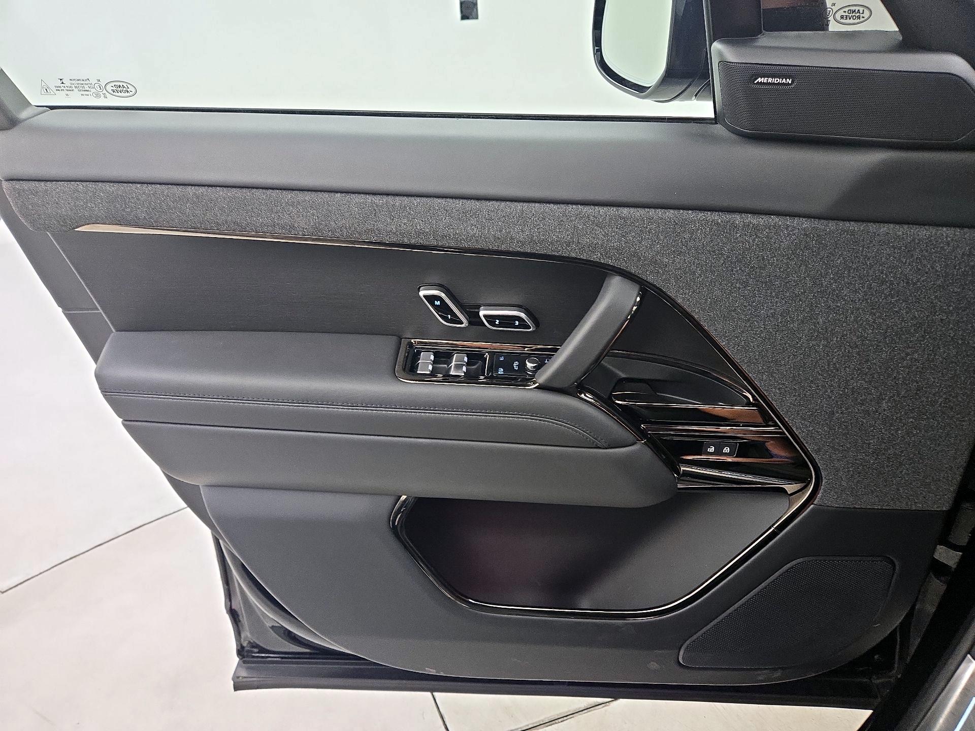 Thumbnail: 2023 Land Rover Range Rover Sport - 12