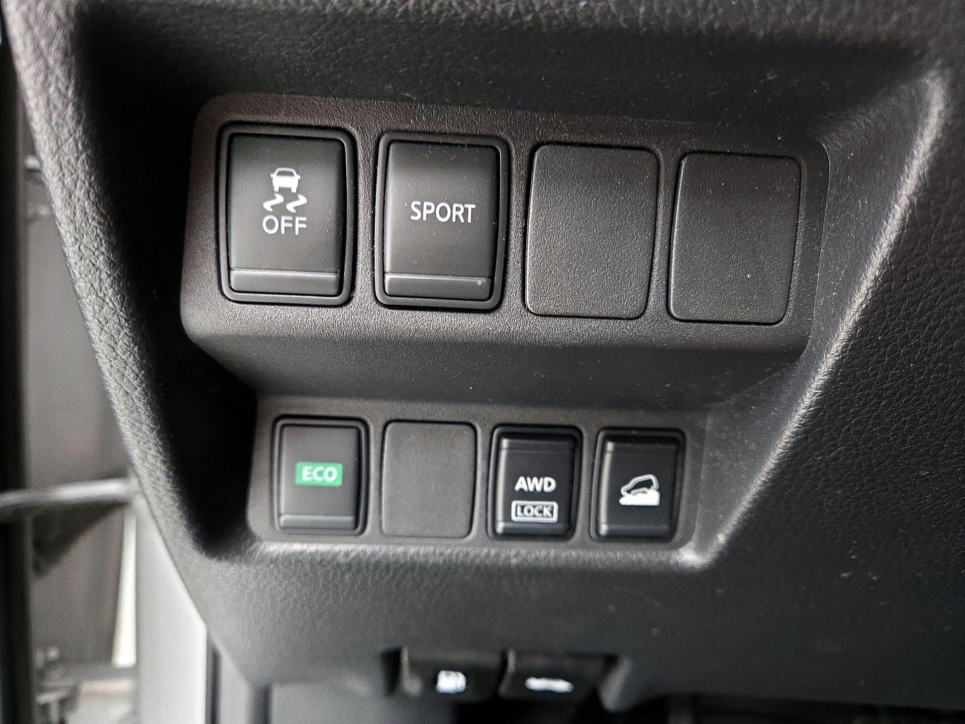 Thumbnail: 2015 Nissan Rogue - 13