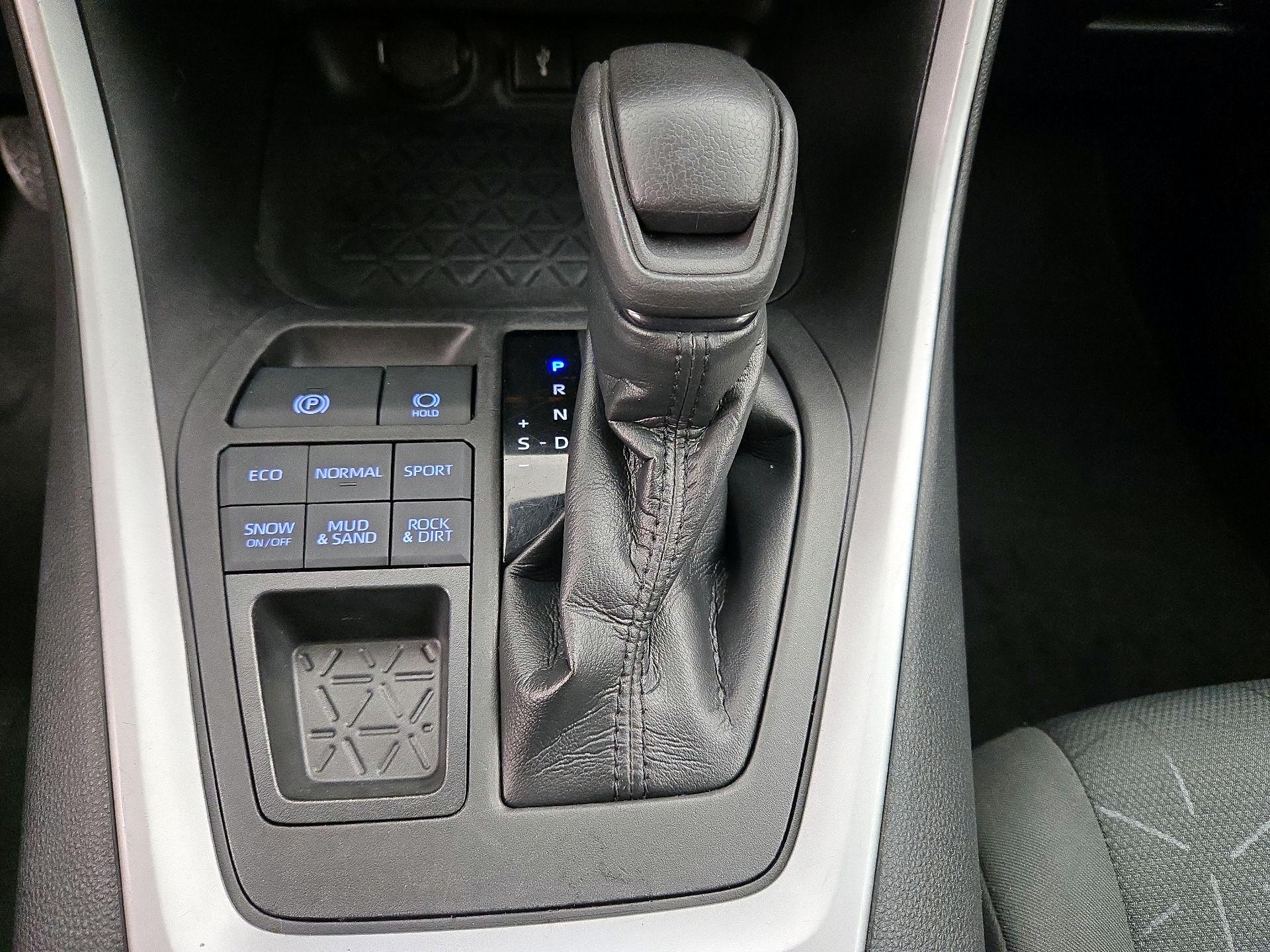 Thumbnail: 2022 Toyota RAV4 - 17