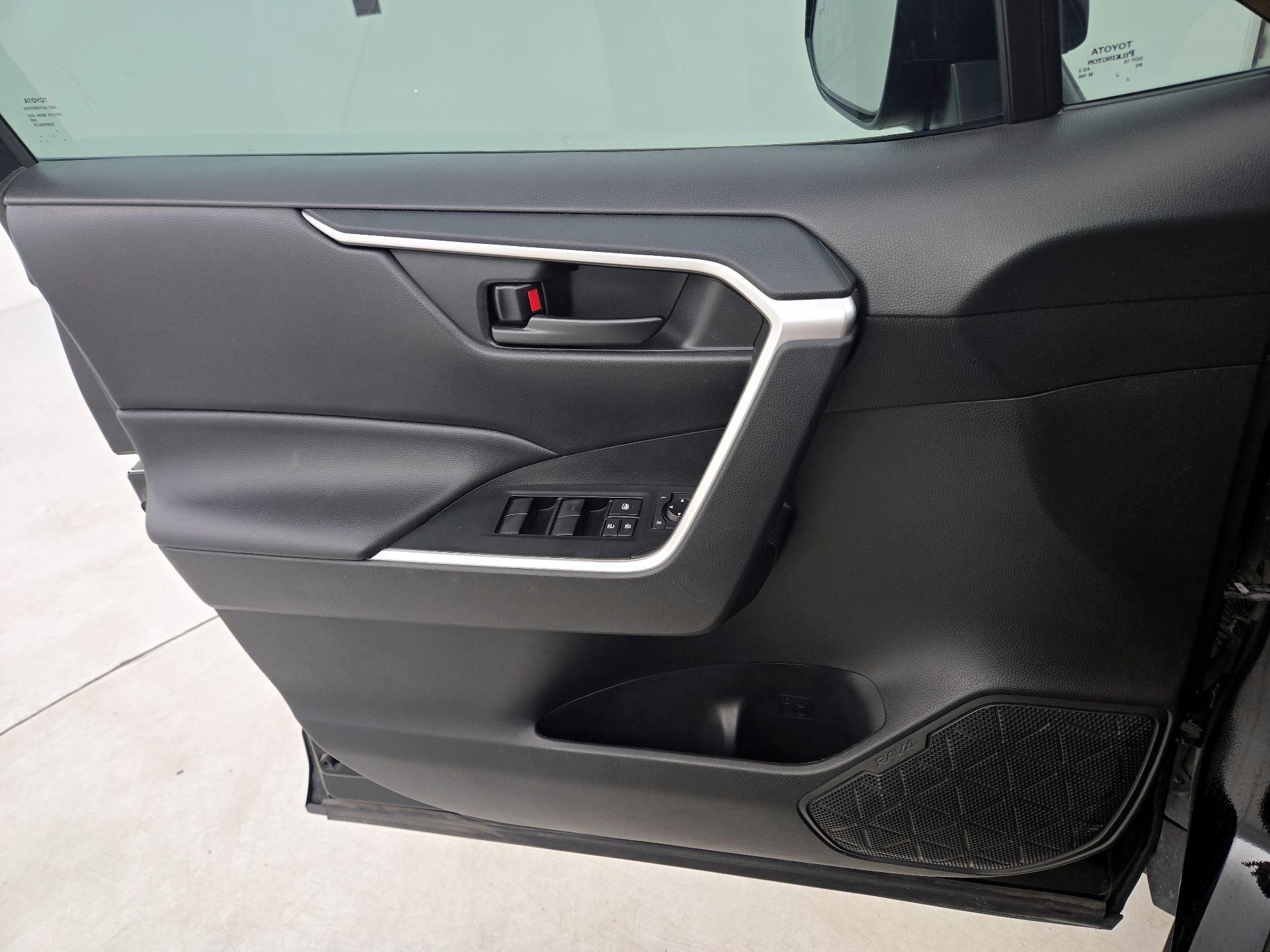 Thumbnail: 2021 Toyota RAV4 - 12