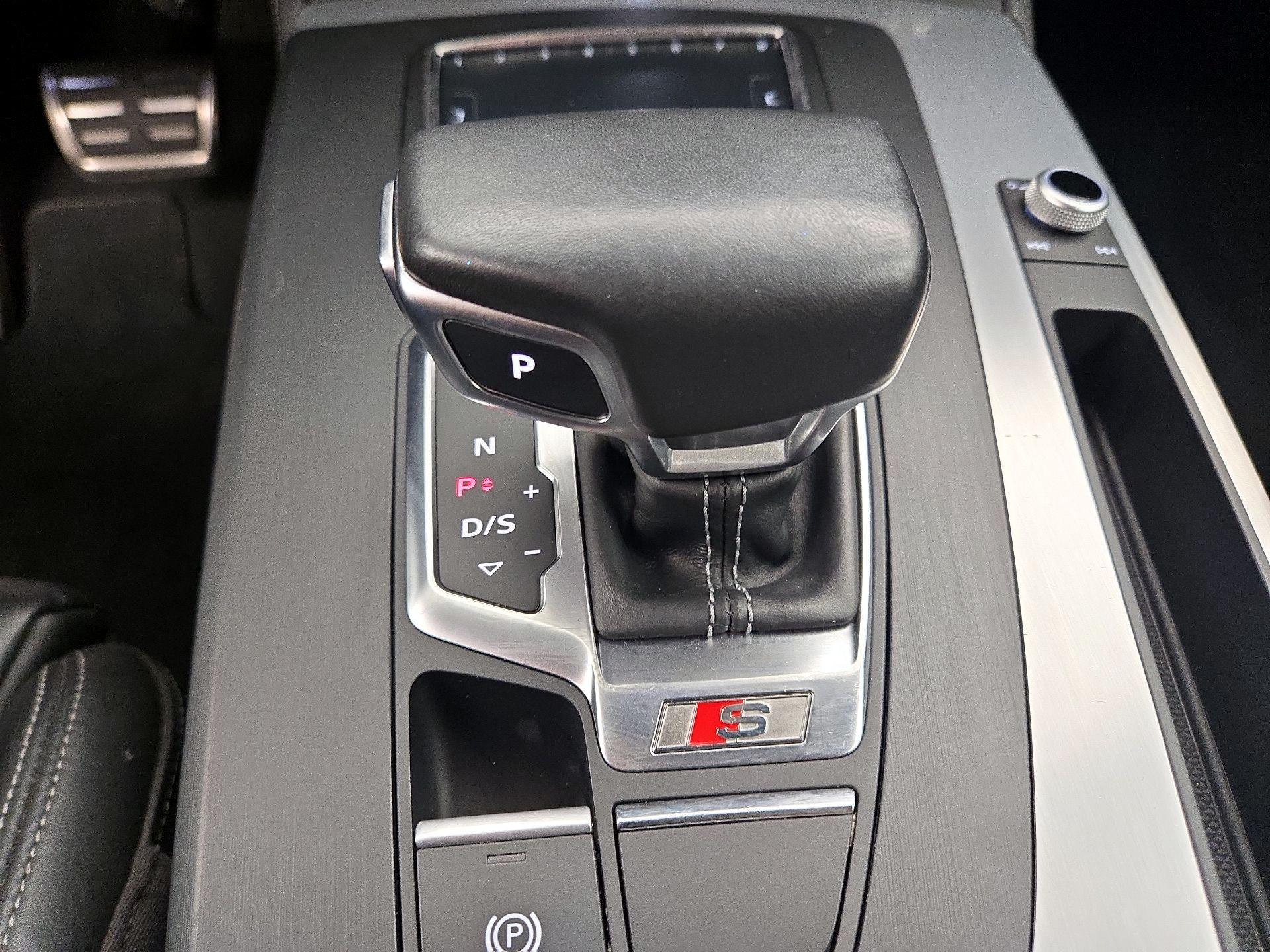 Thumbnail: 2018 Audi SQ5 - 18