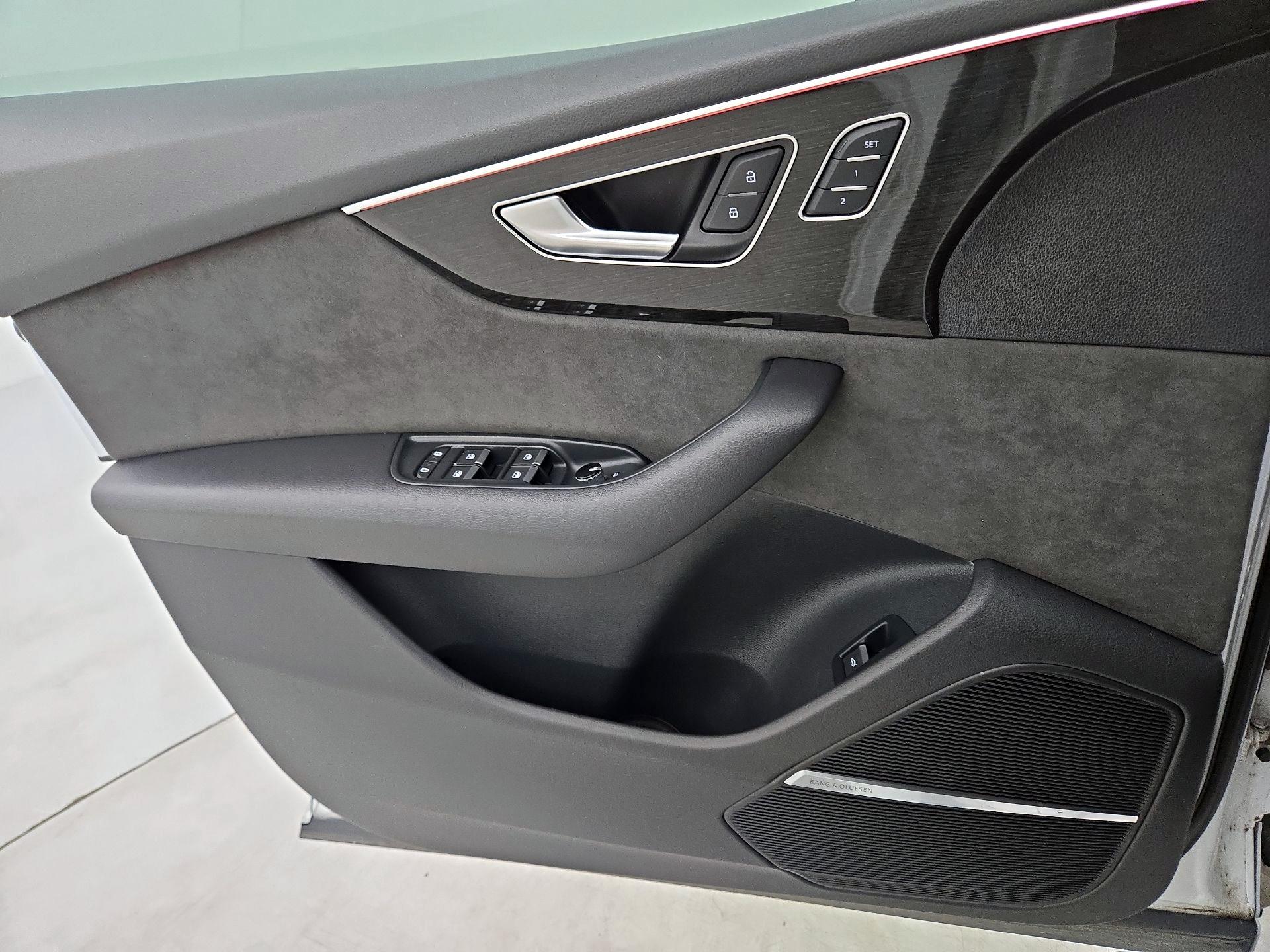 Thumbnail: 2021 Audi SQ8 - 12