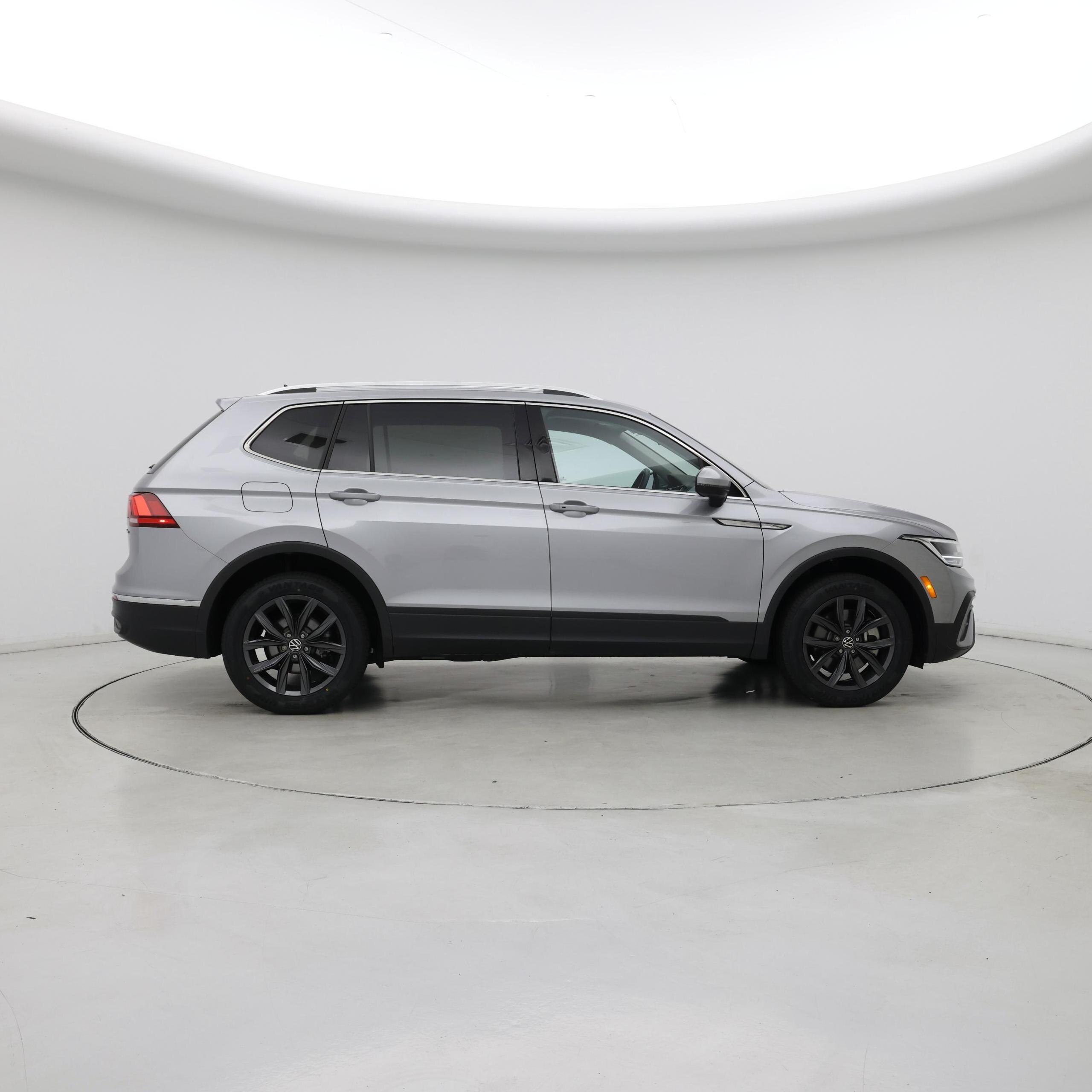 Thumbnail: 2023 Volkswagen Tiguan - 7