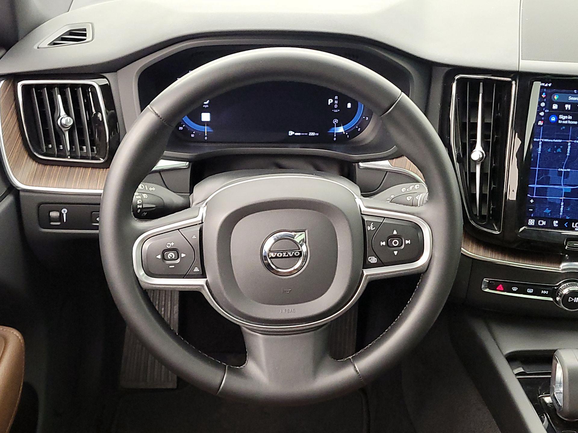Thumbnail: 2022 Volvo XC60 - 10
