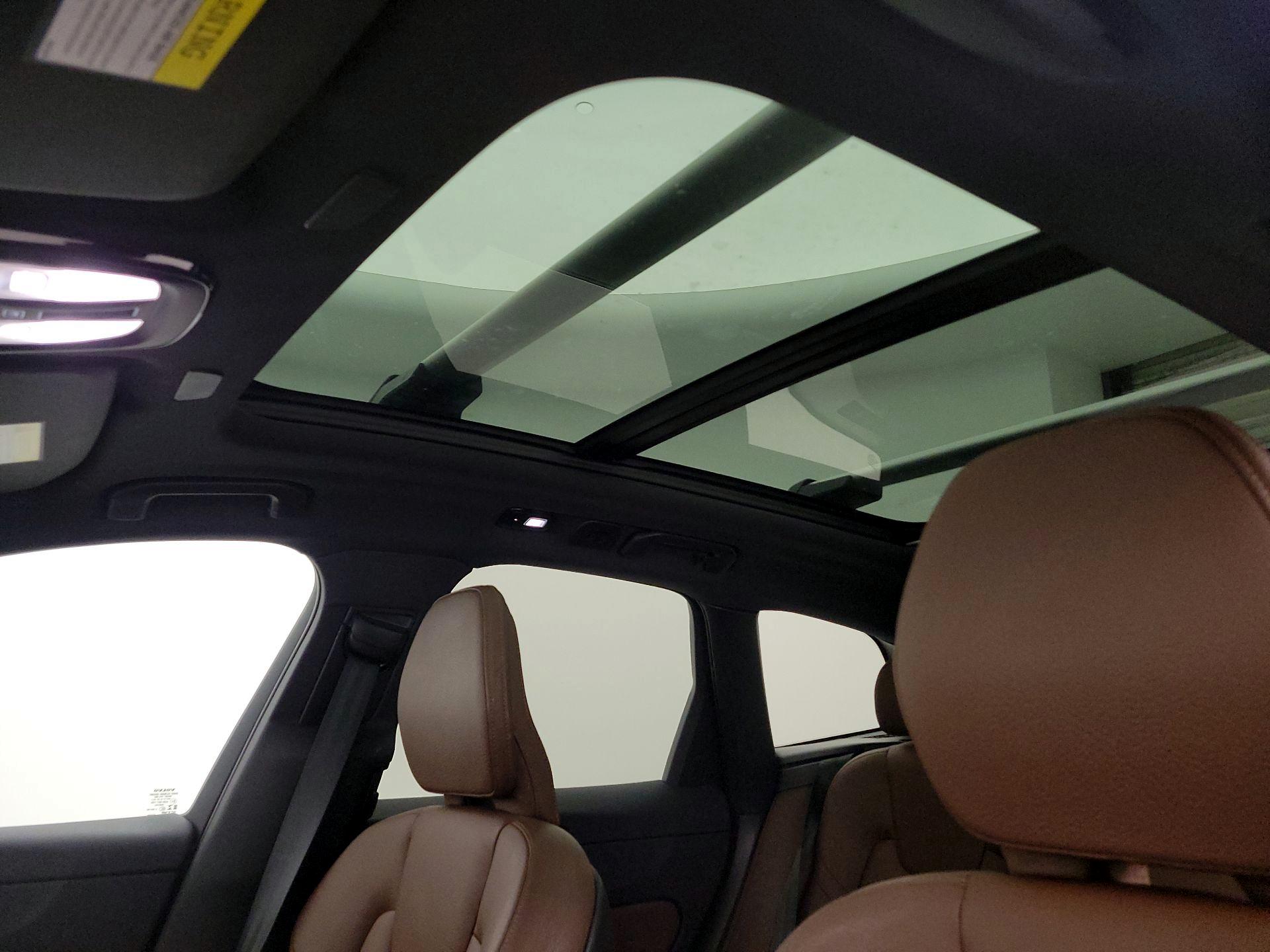 Thumbnail: 2022 Volvo XC60 - 20