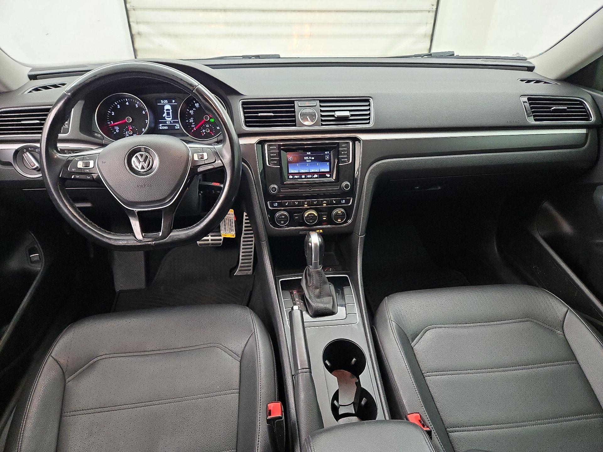 Thumbnail: 2016 Volkswagen Passat - 9