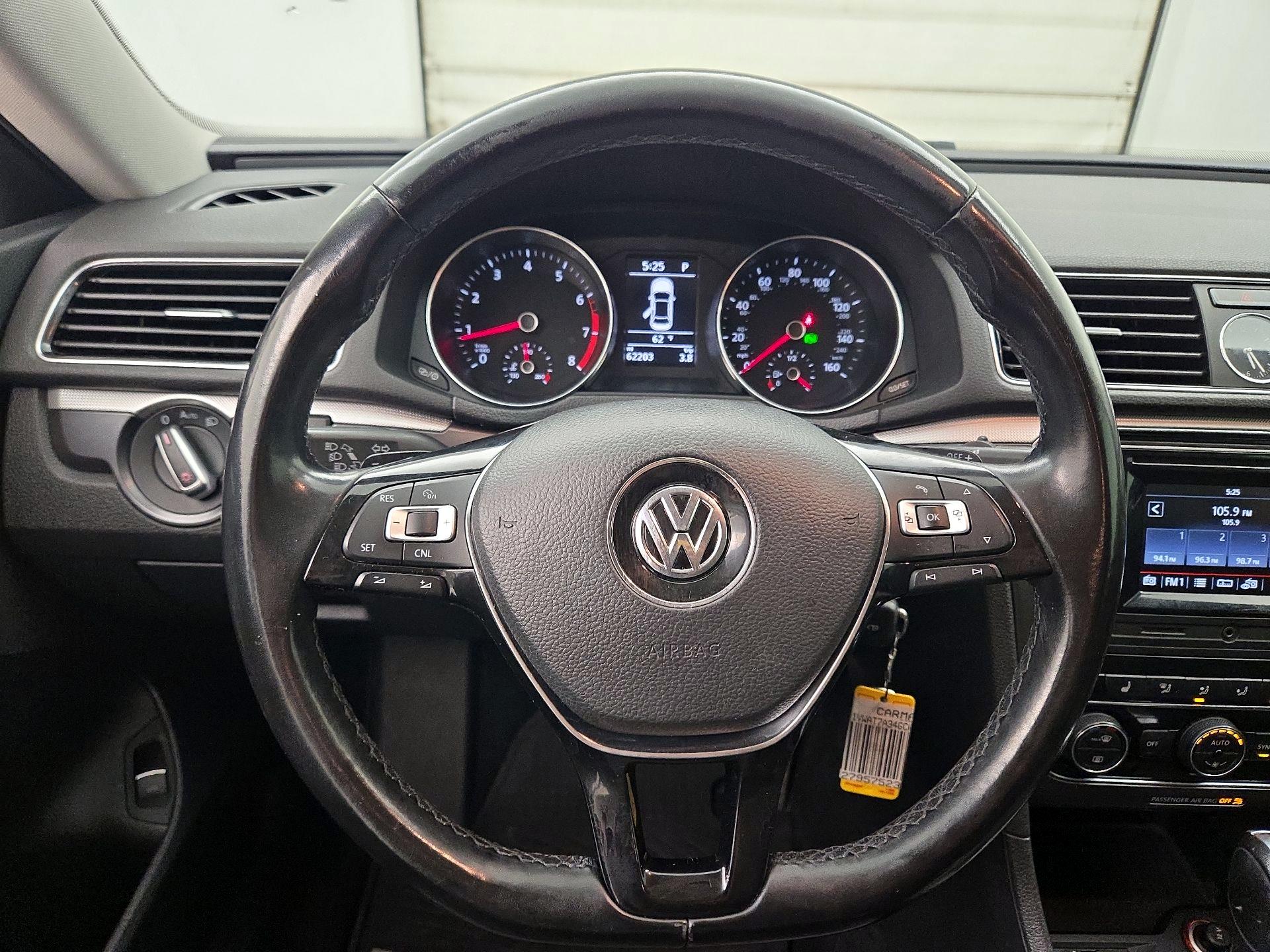 Thumbnail: 2016 Volkswagen Passat - 10