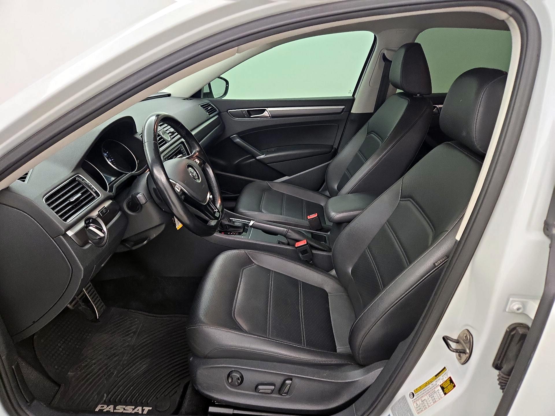 Thumbnail: 2016 Volkswagen Passat - 11