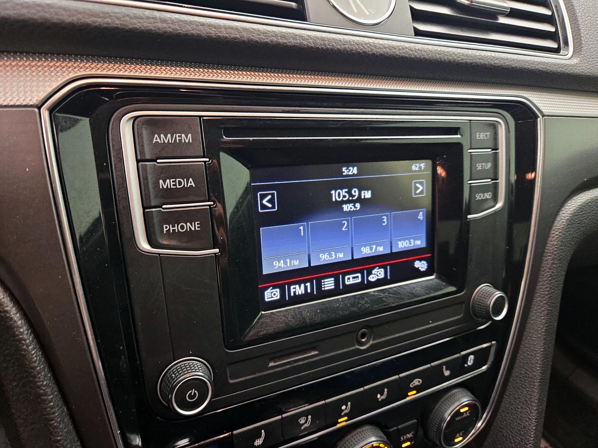 Thumbnail: 2016 Volkswagen Passat - 15