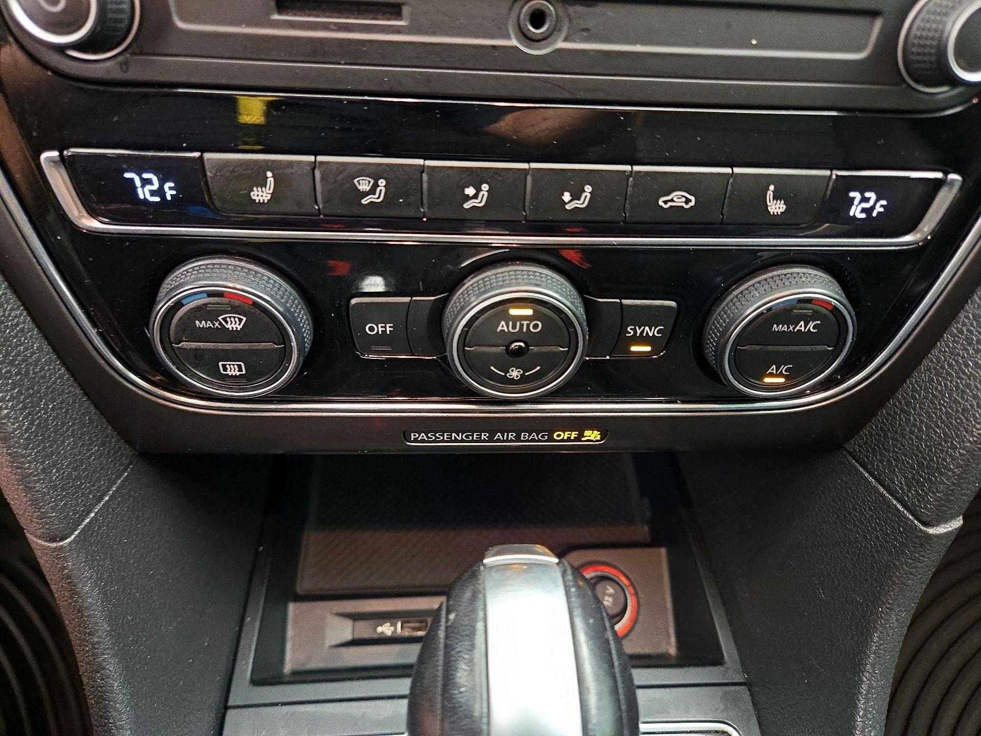 Thumbnail: 2016 Volkswagen Passat - 16