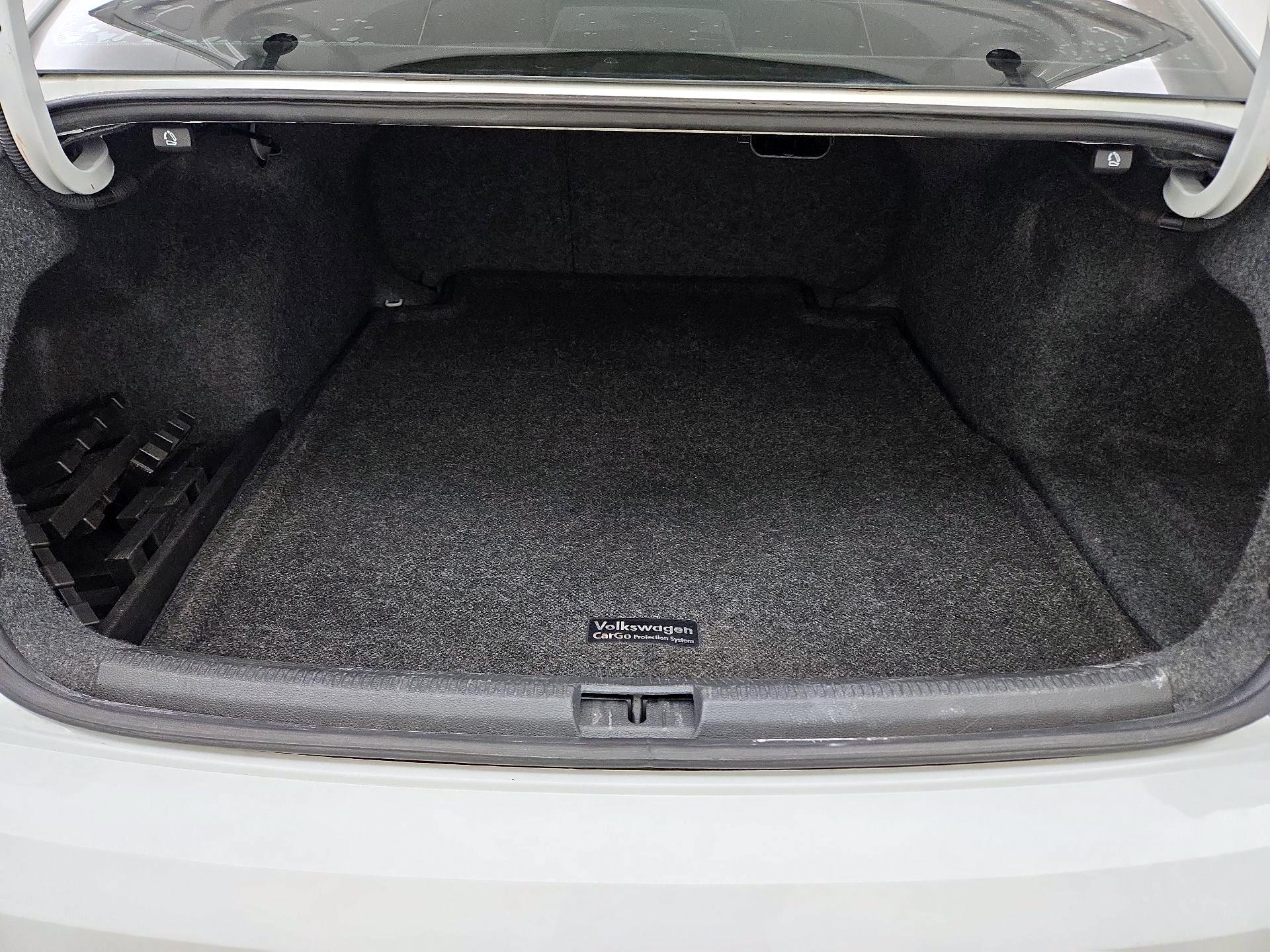 Thumbnail: 2016 Volkswagen Passat - 20