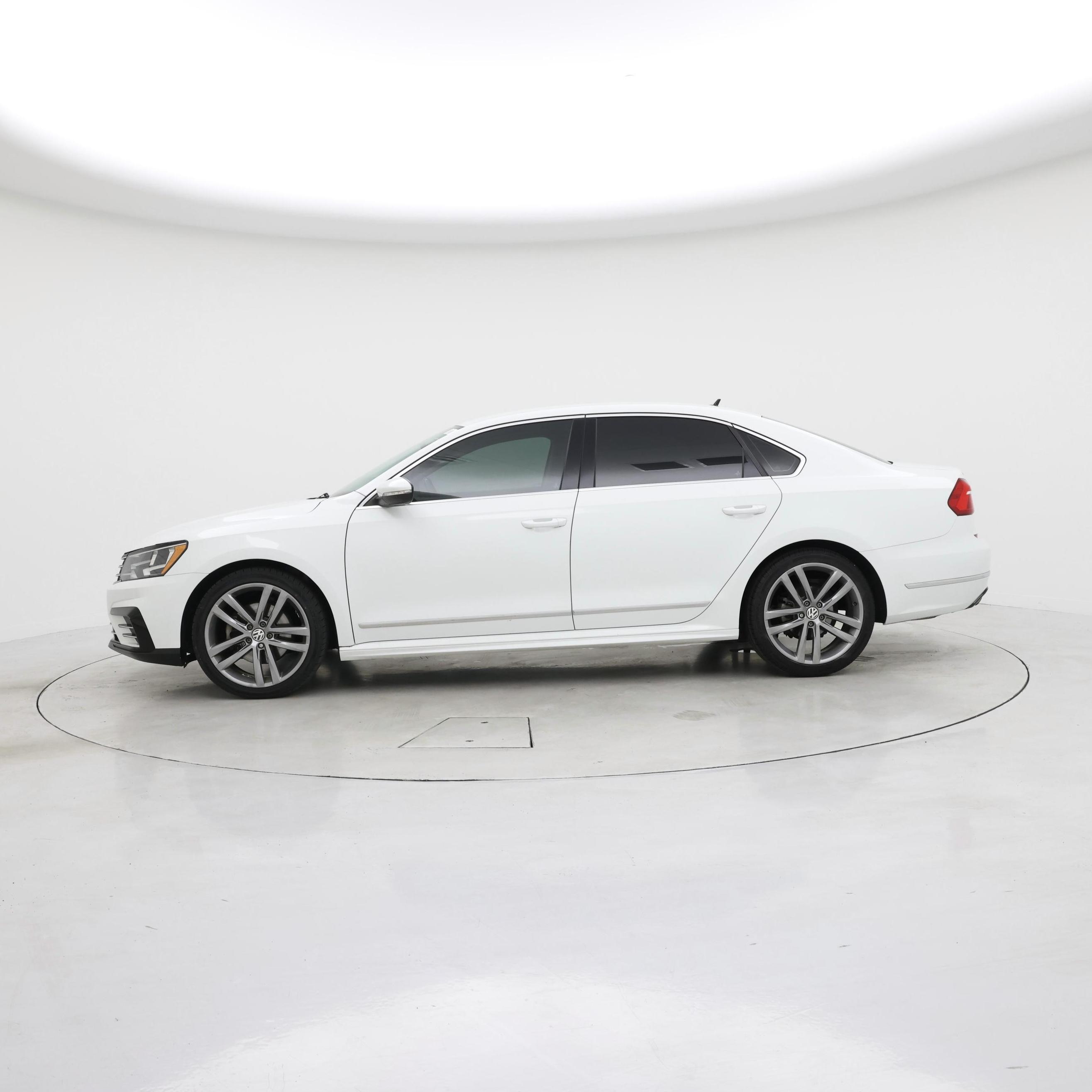 Thumbnail: 2016 Volkswagen Passat - 3