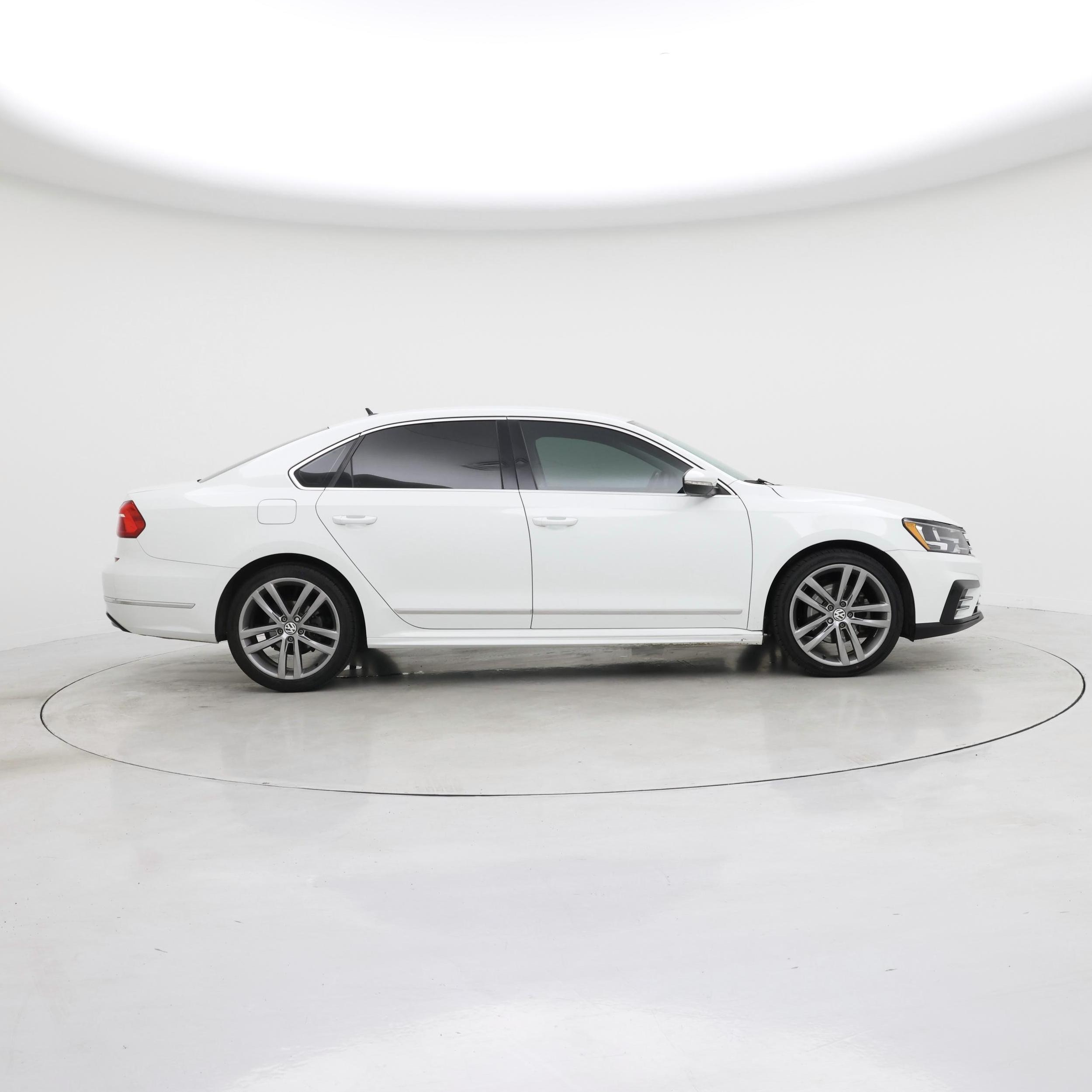 Thumbnail: 2016 Volkswagen Passat - 7