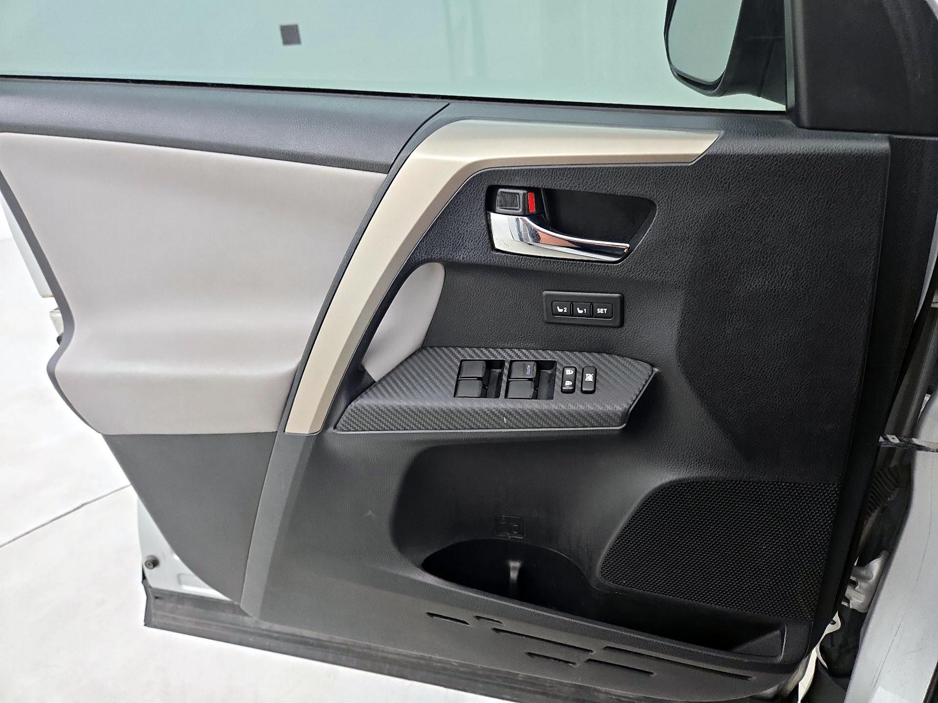 Thumbnail: 2014 Toyota RAV4 - 12
