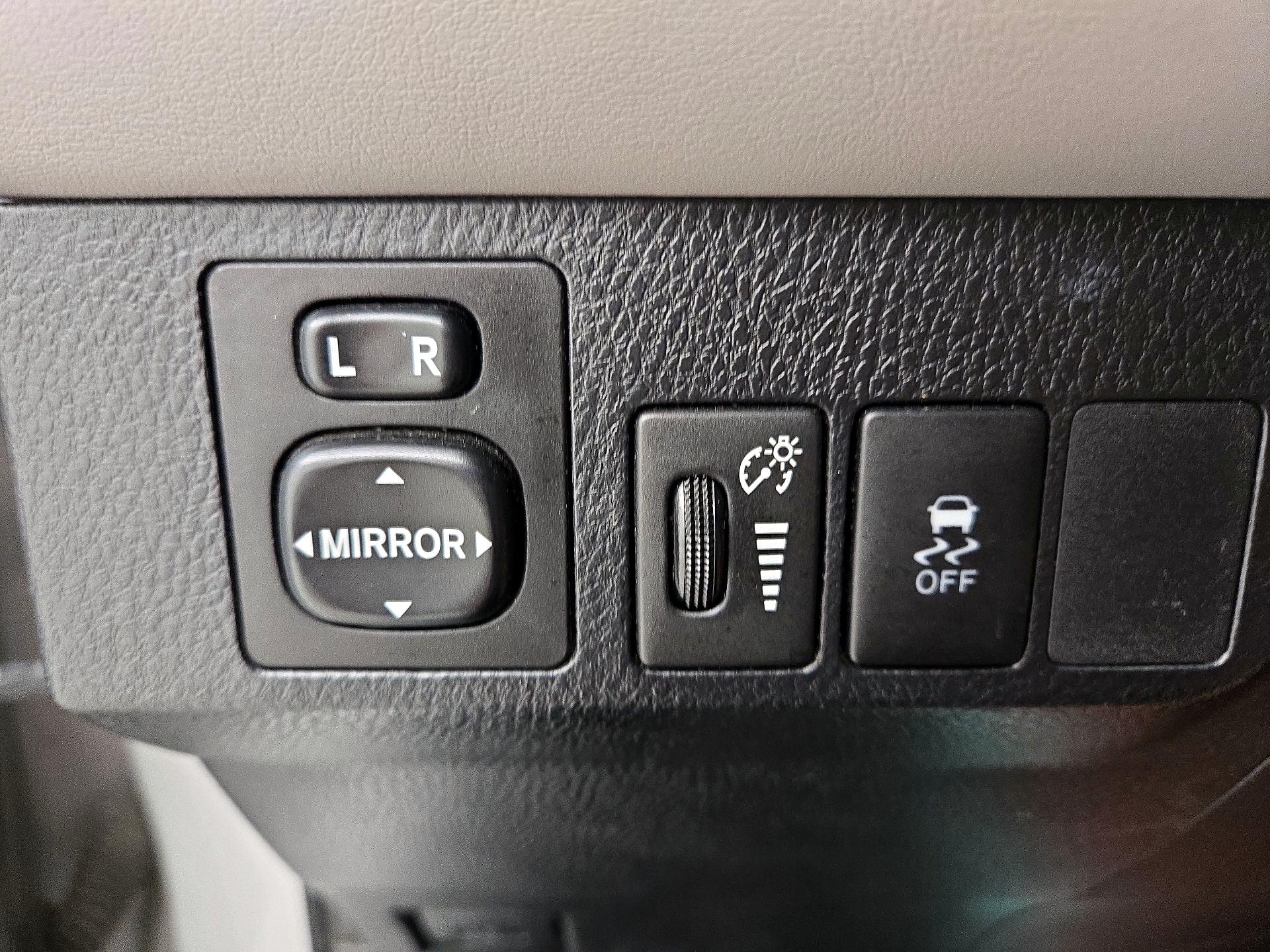 Thumbnail: 2014 Toyota RAV4 - 13