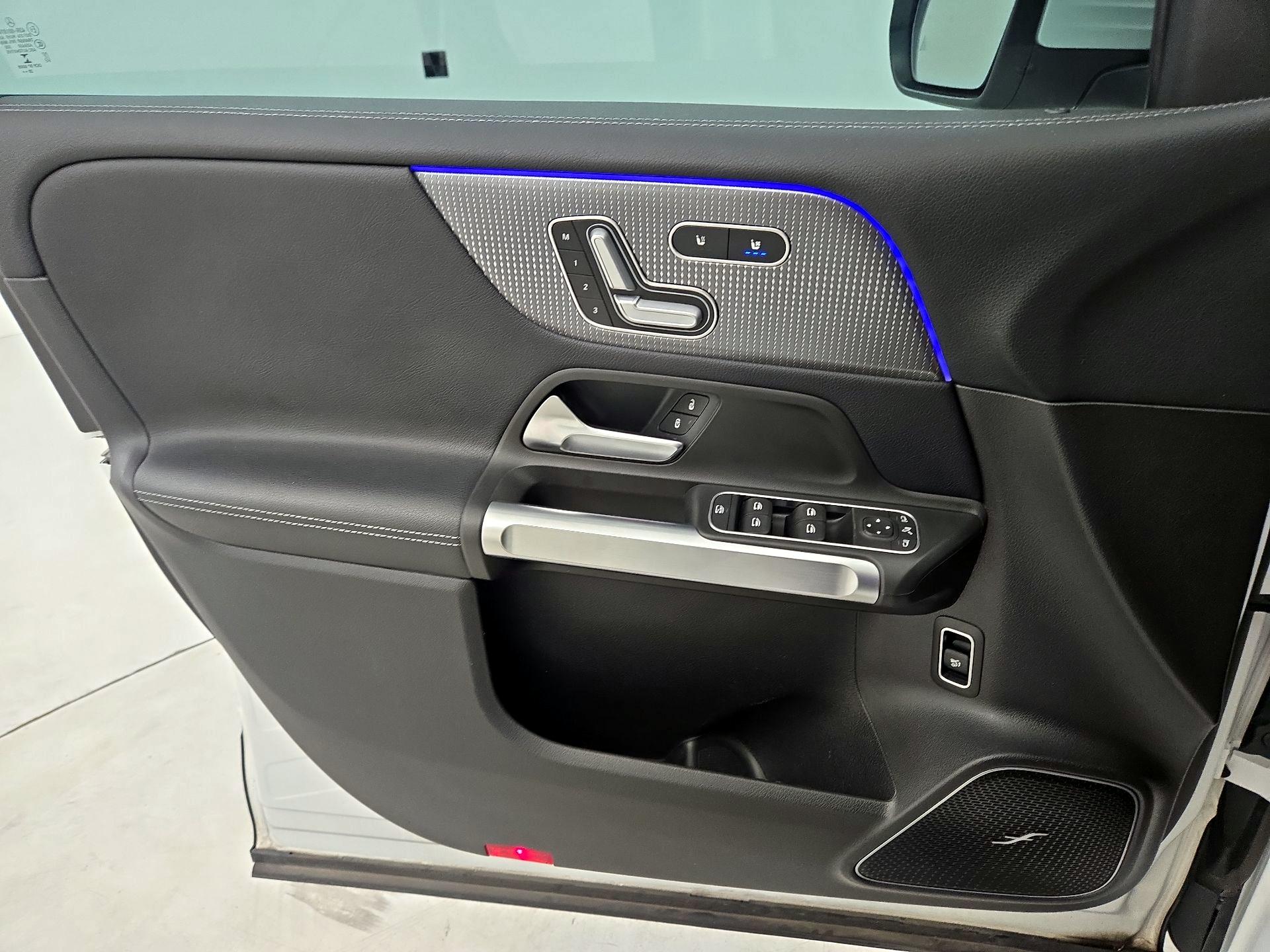 Thumbnail: 2021 Mercedes-Benz GLB - 12