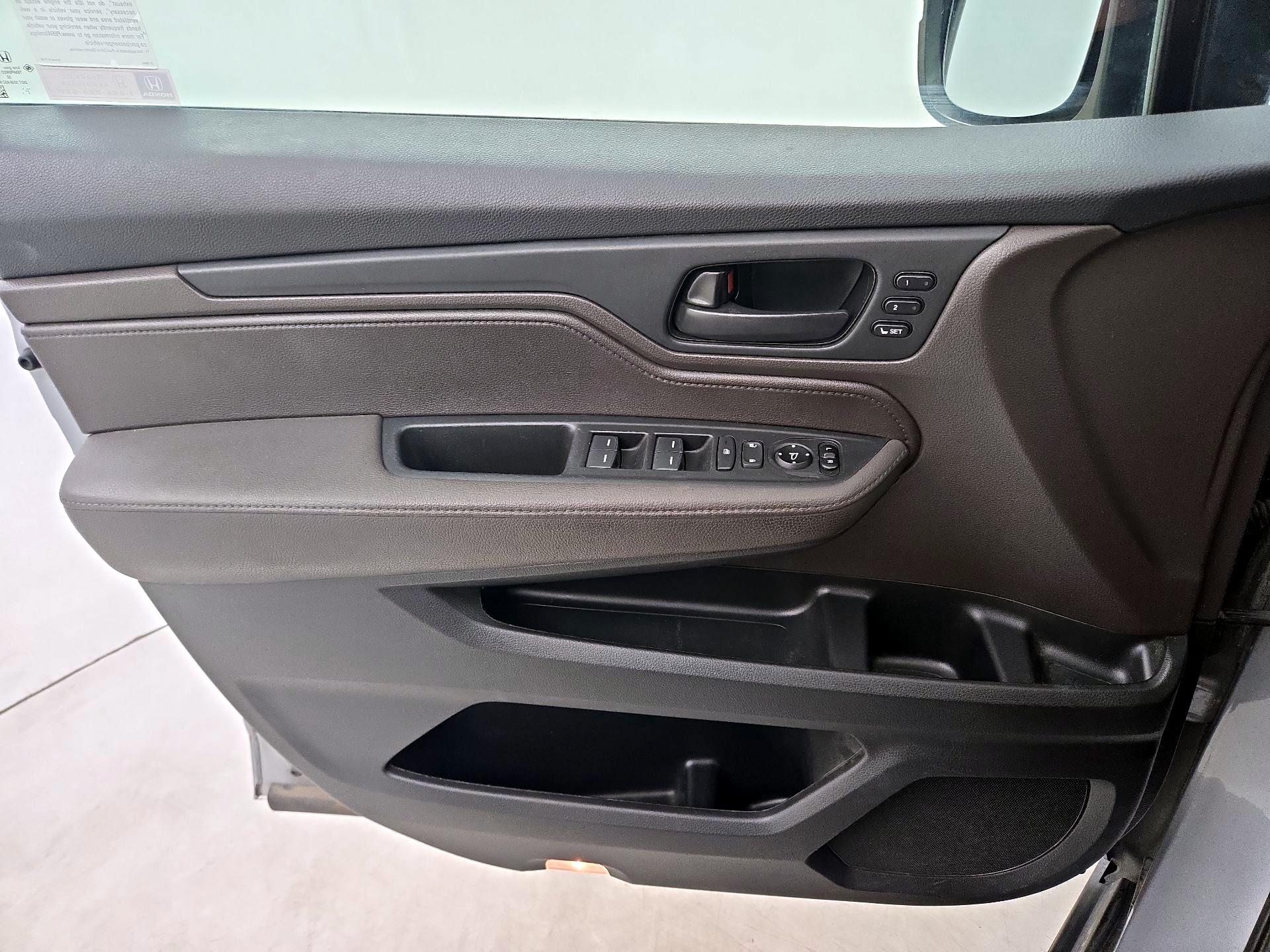 Thumbnail: 2019 Honda Odyssey - 12